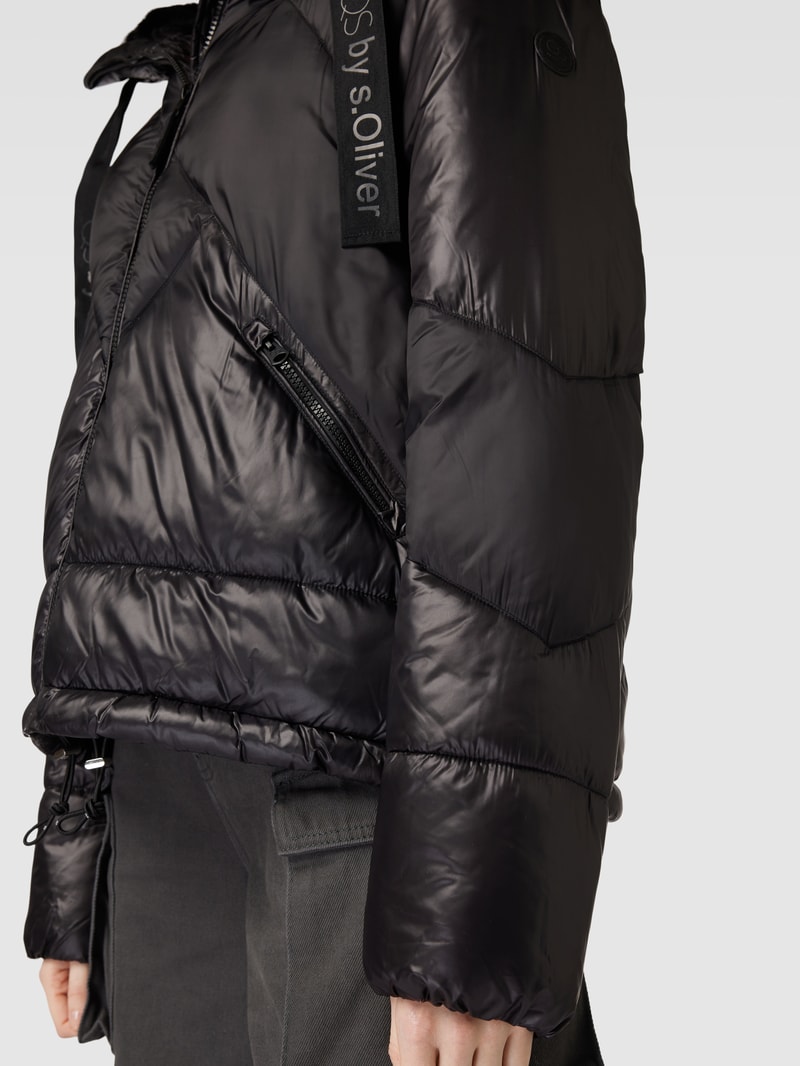 Steppjacke mit Reißverschlusstaschen in schwarz