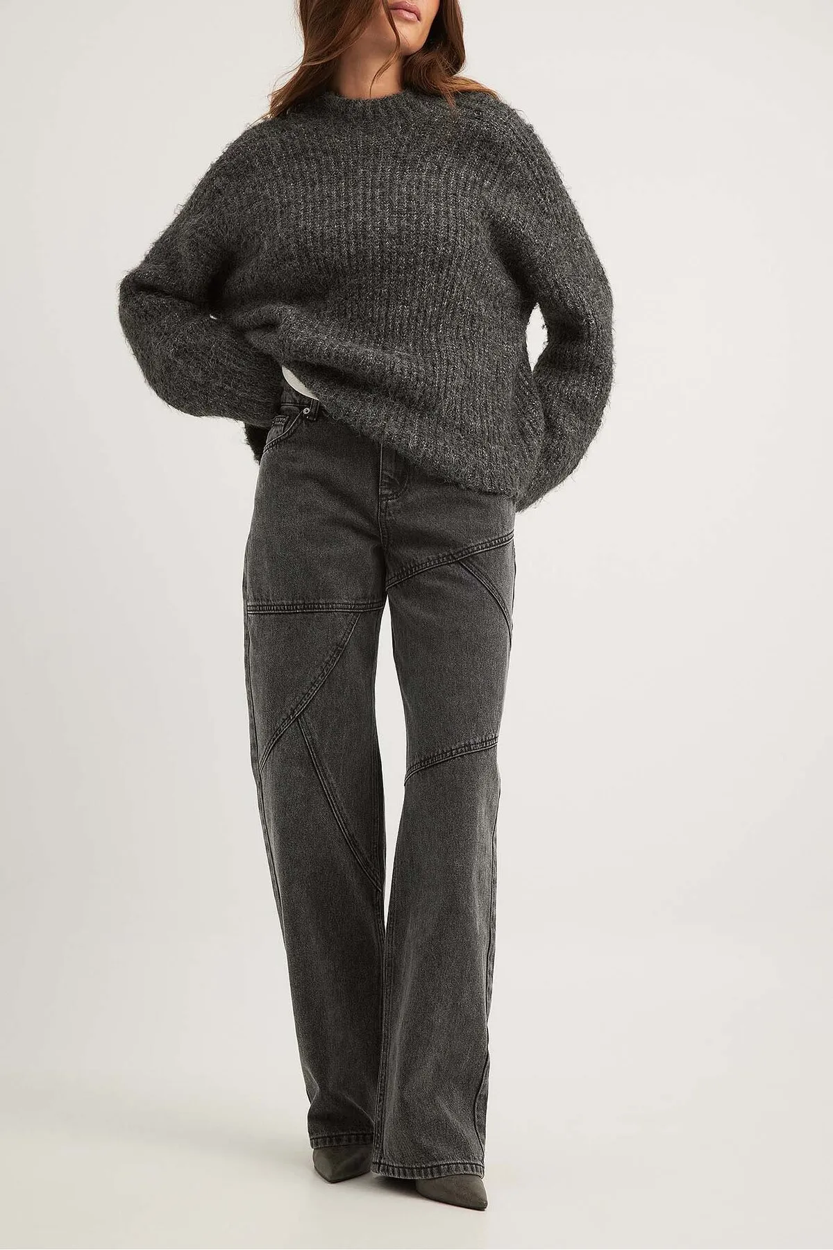 NA-KD  Lockere Jeans mit mittlerer Taille und Nahtdetails