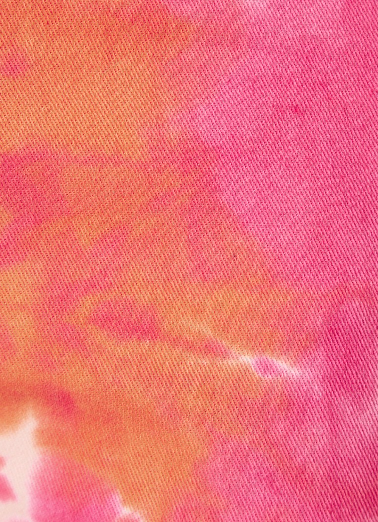 Top corto in denim tie-dye senza spalline del marchio Refined Department.