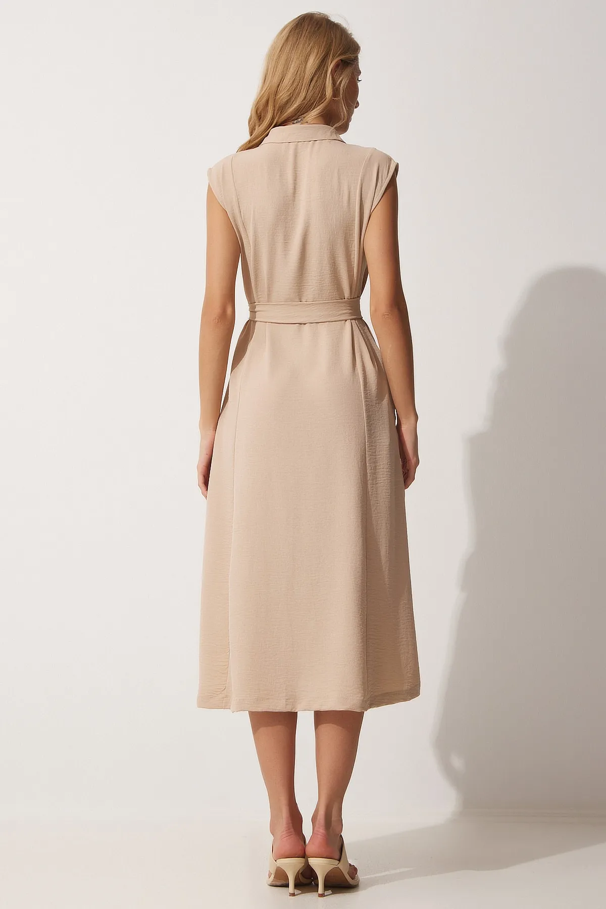 Happiness İstanbul  Cremefarbenes Damen-Sommerhemdkleid aus Leinen-Viskose mit Gürtel DD00927