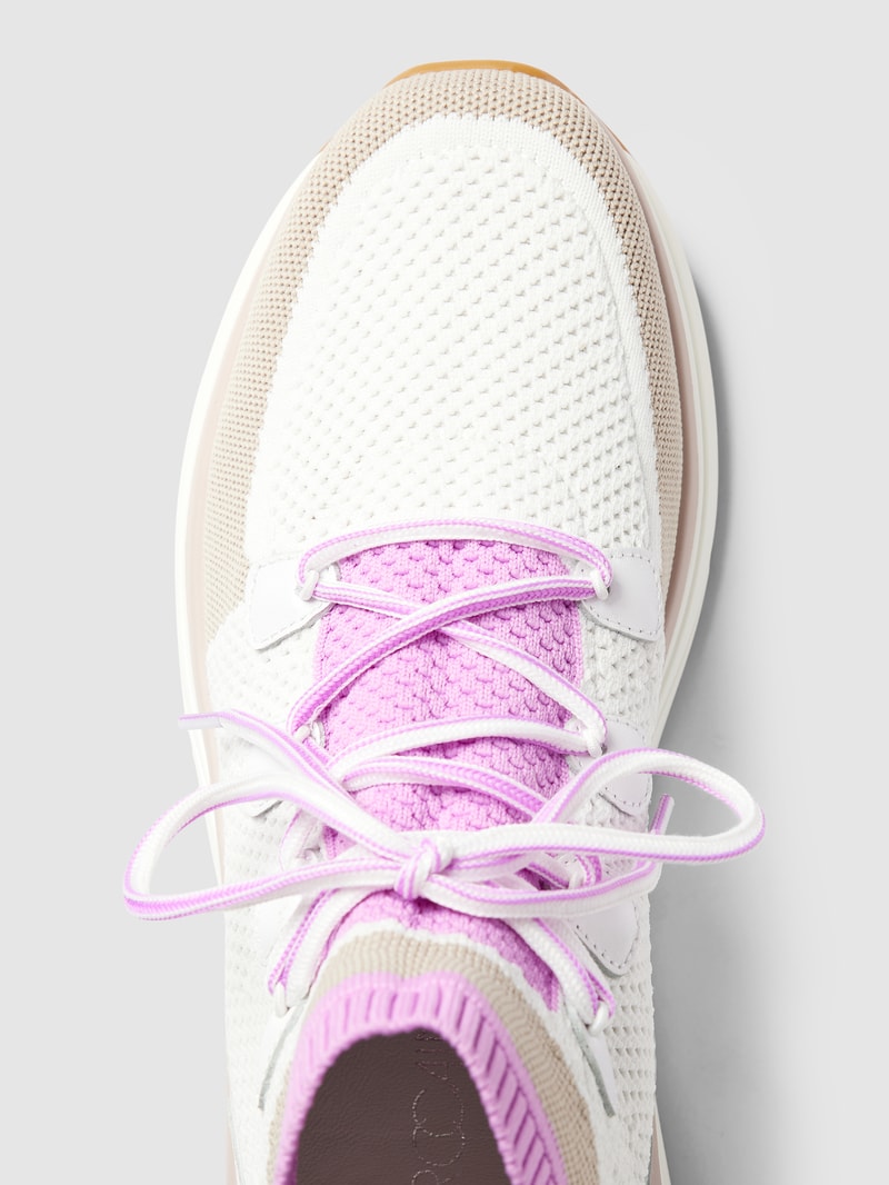 Sneaker mit Label-Detail in lavendel