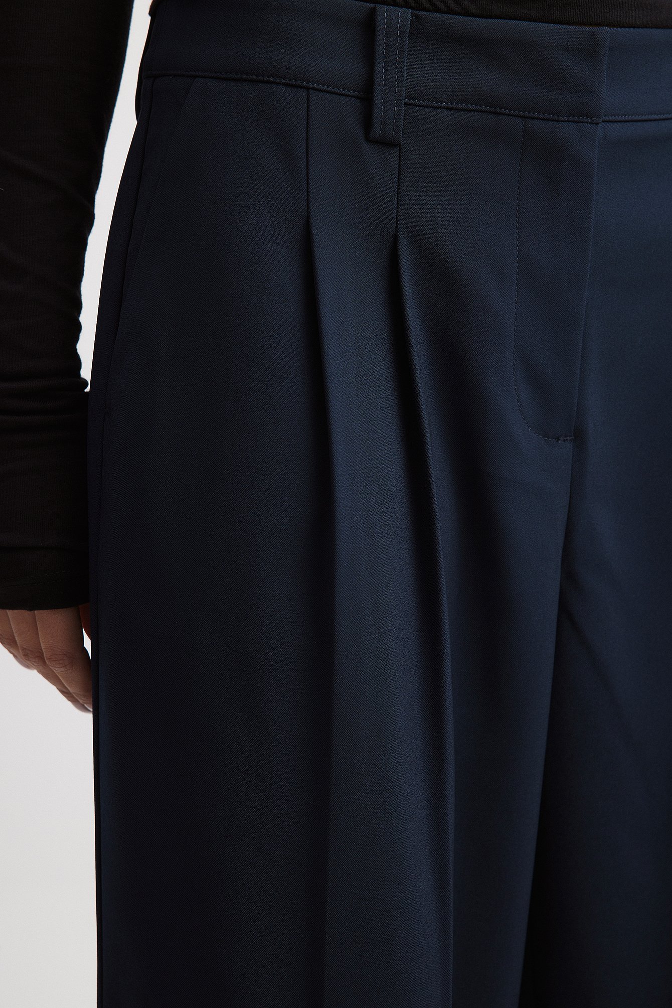 Weite Hose mit mittelhoher Taille