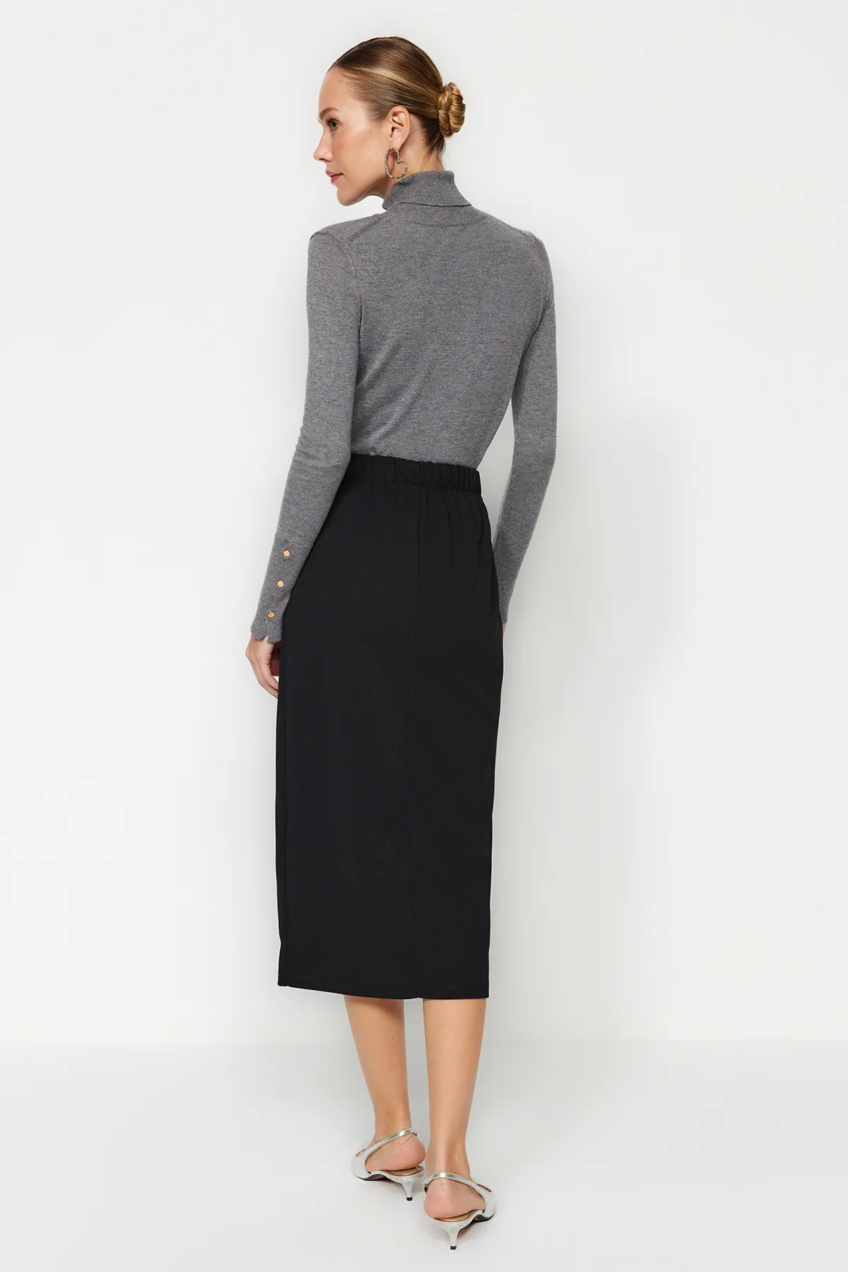 Trendyol Collection  Schwarzer, eleganter Crêpe-Midirock mit hoher Taille und Knopfleiste, Stretch-Strick TWOSS23ET00320