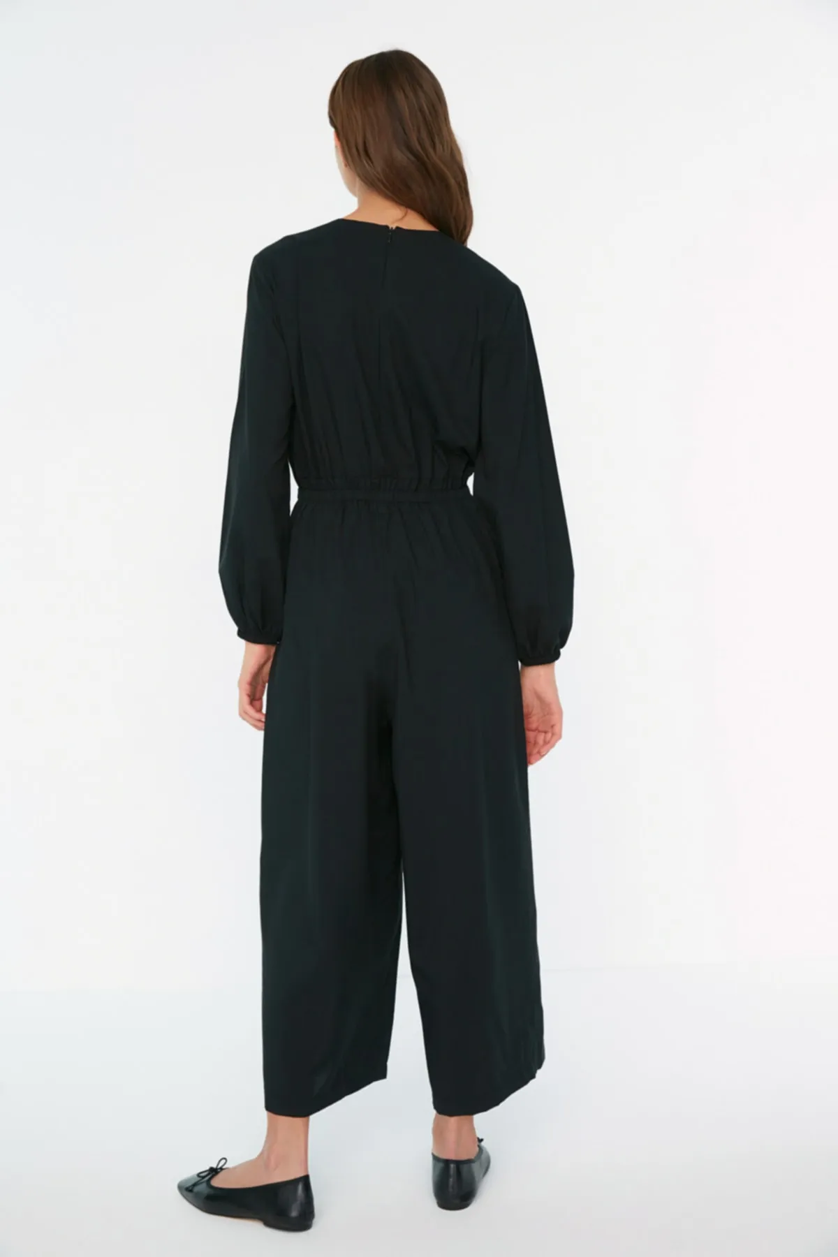 Trendyol Modest  Schwarzer, gewebter Overall mit elastischem Bund und weitem Bein TCTSS22TL0003