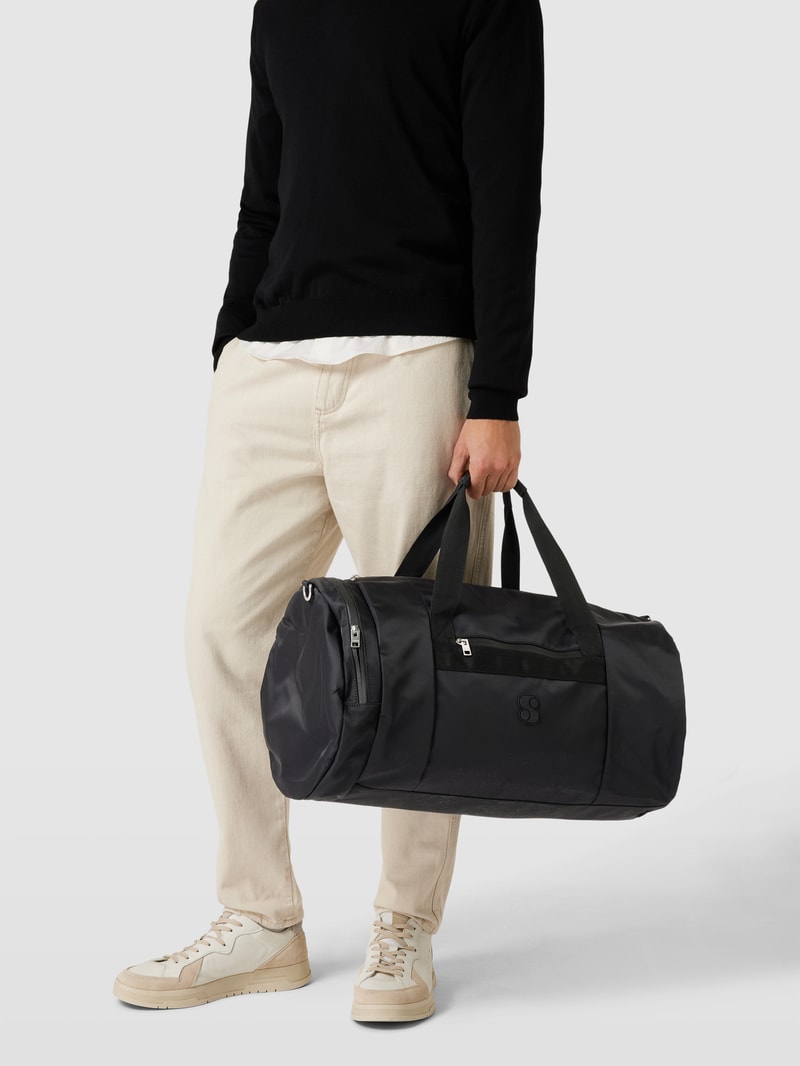 Sporttasche mit Label-Applikation in schwarz
