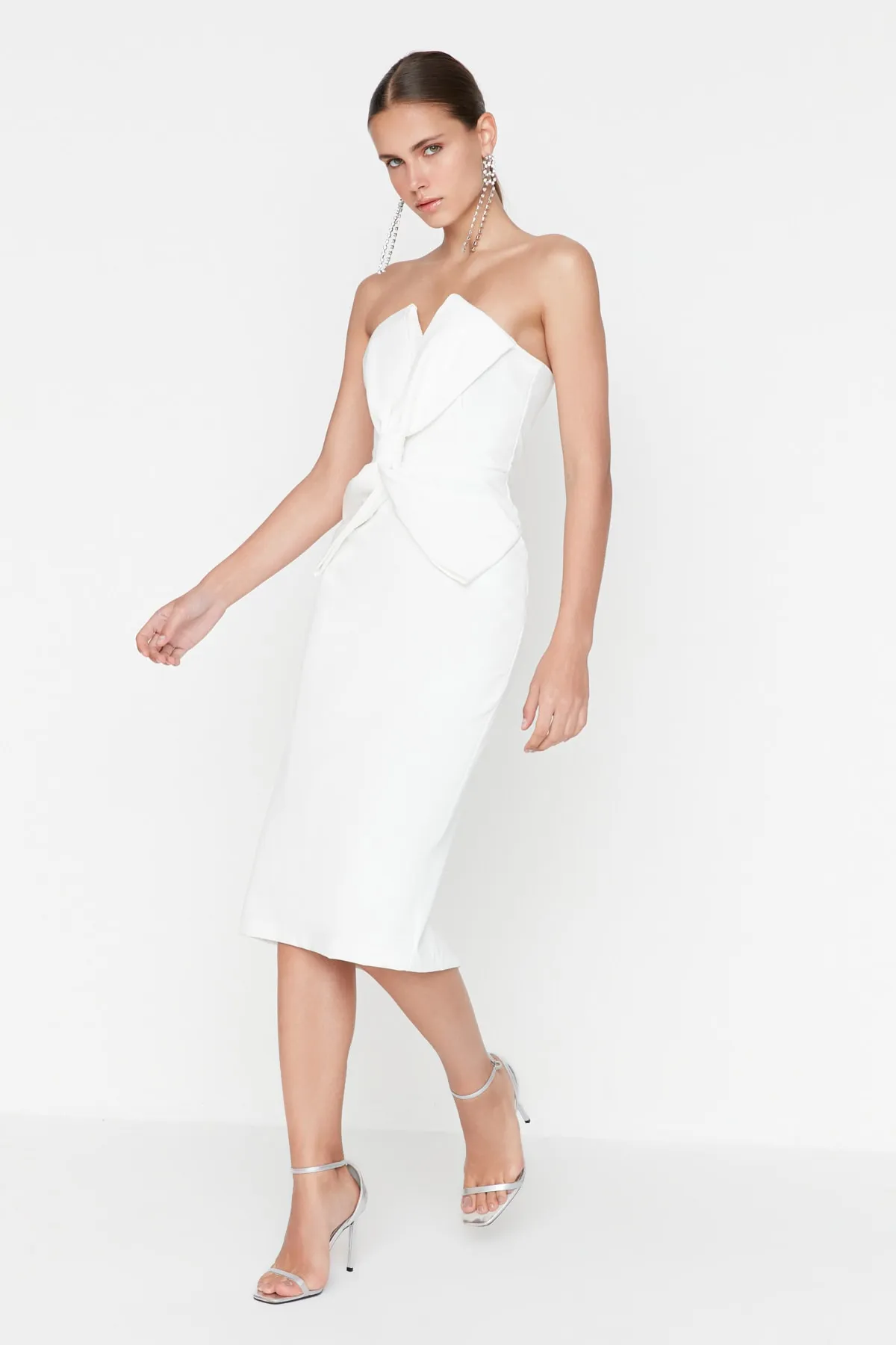 Trendyol Collection  Ecru-Kragen, detailliertes Hochzeits-/Hochzeits-Elegantes Abendkleid TPRSS22EL00023