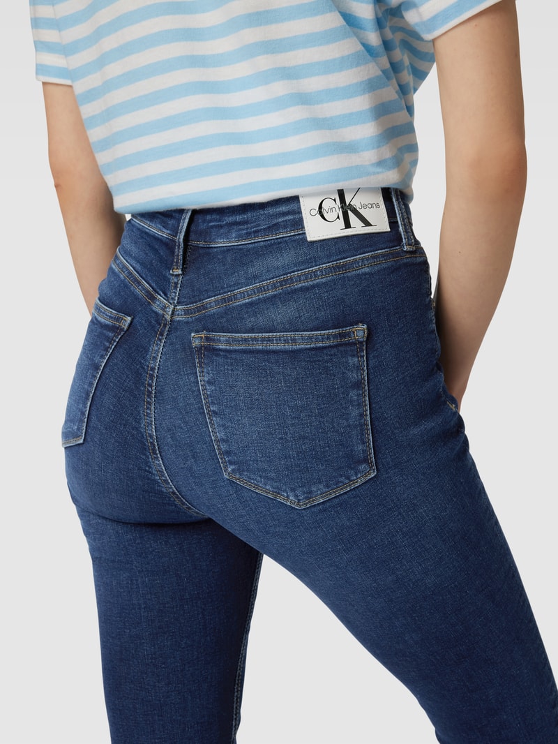 High Rise Skinny Fit Jeans mit Label-Detail in dunkelblau