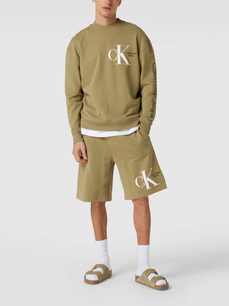 Sweatshorts mit Label-Print in schilf
