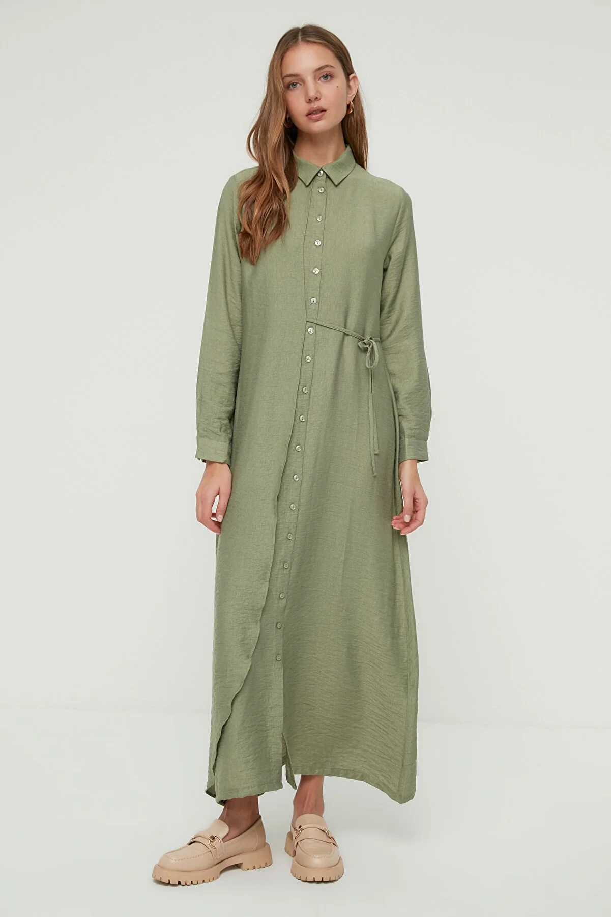 Trendyol Modest  Grünes, seitlich gebundenes, gewebtes Hemdkleid in Leinenoptik TCTSS22EB0025