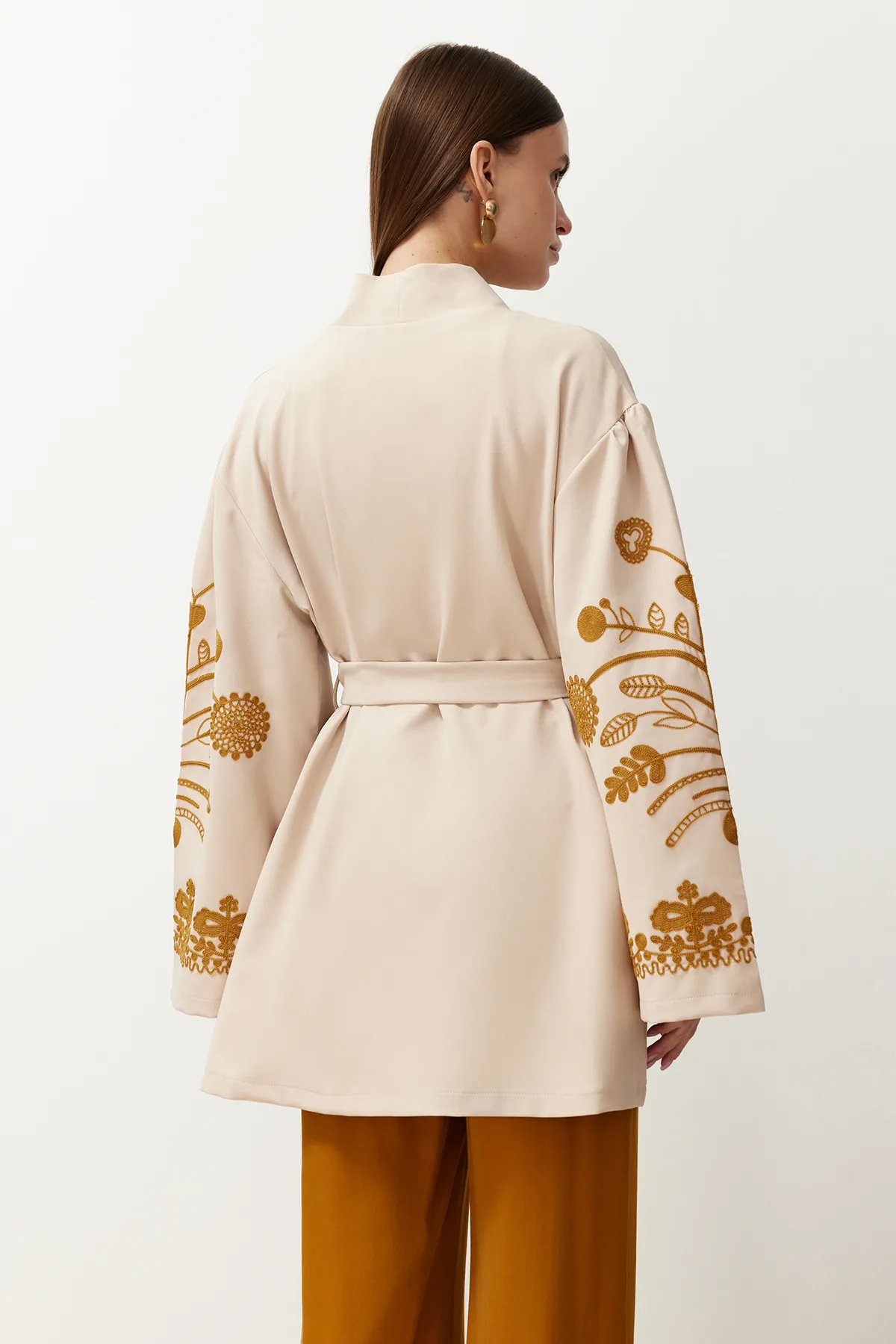 Trendyol Modest  Beige-schwarz gewebte bestickte Tasse & Ferace & Kimono TCTSS24KF00018
