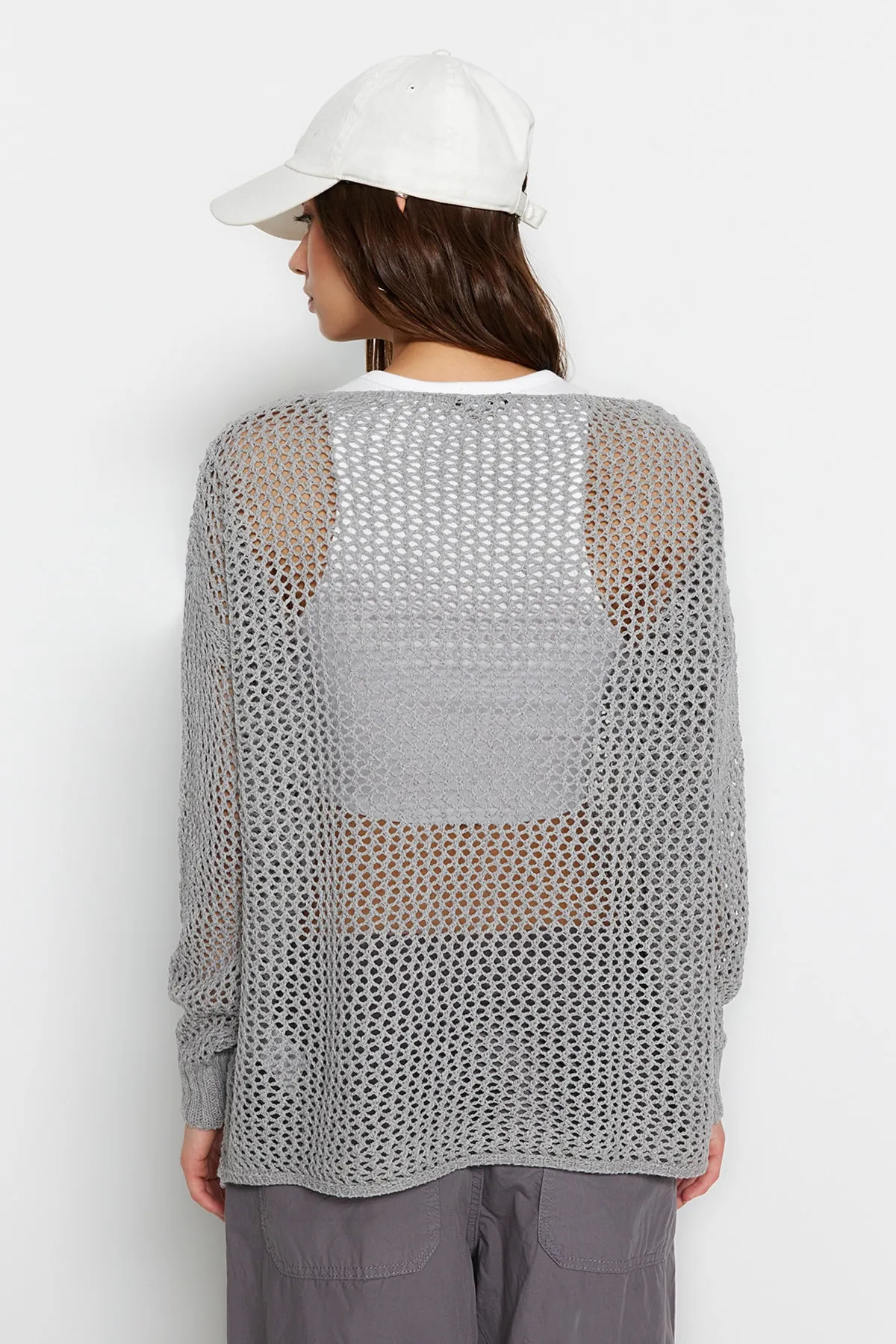 Trendyol Collection  Grauer Super Wide Fit Baumwoll-Strickpullover mit Lochmuster TWOAW20FV0184