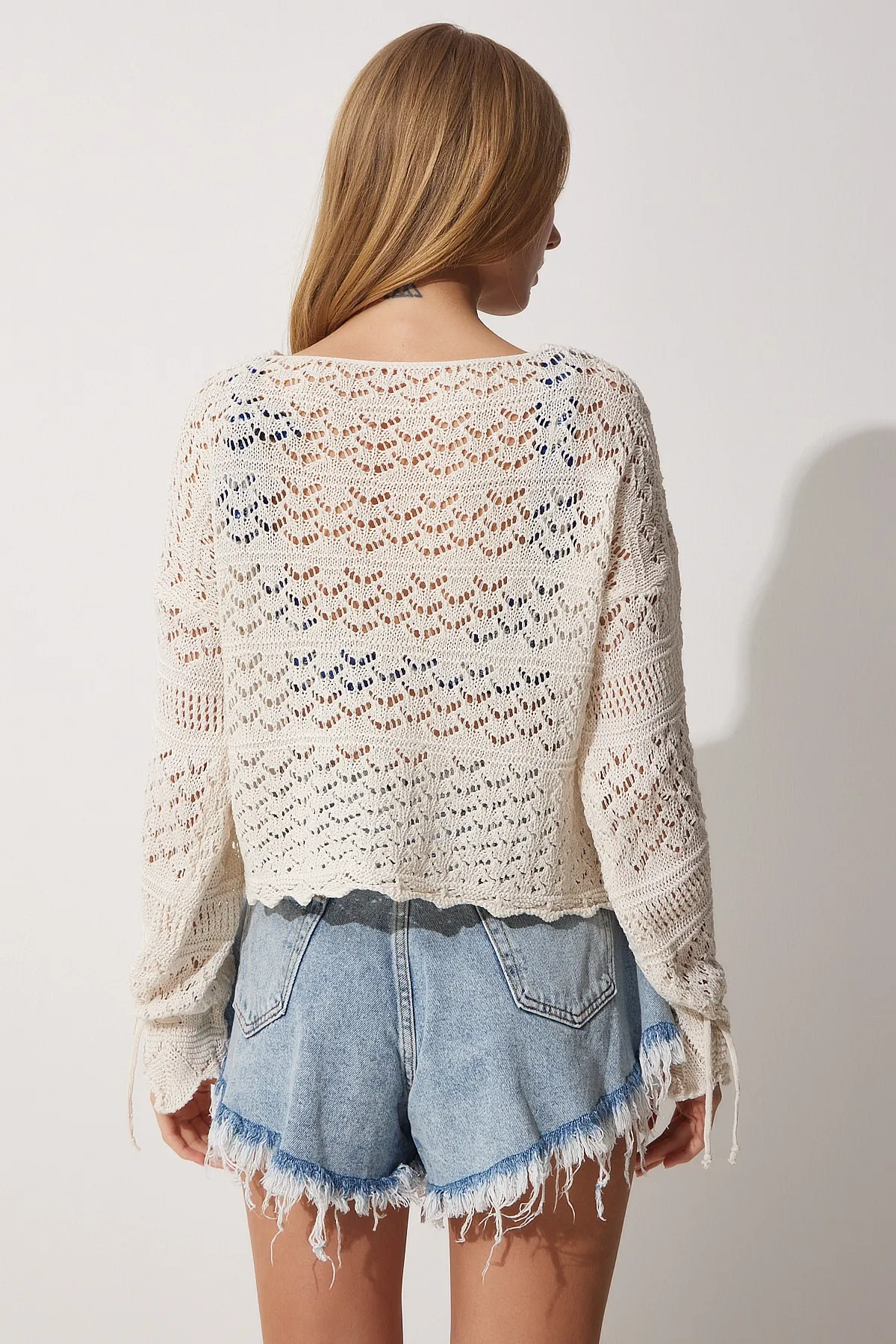 Happiness İstanbul  Sommerlicher Strickpullover mit durchbrochener Stickerei und Kreuzsaum