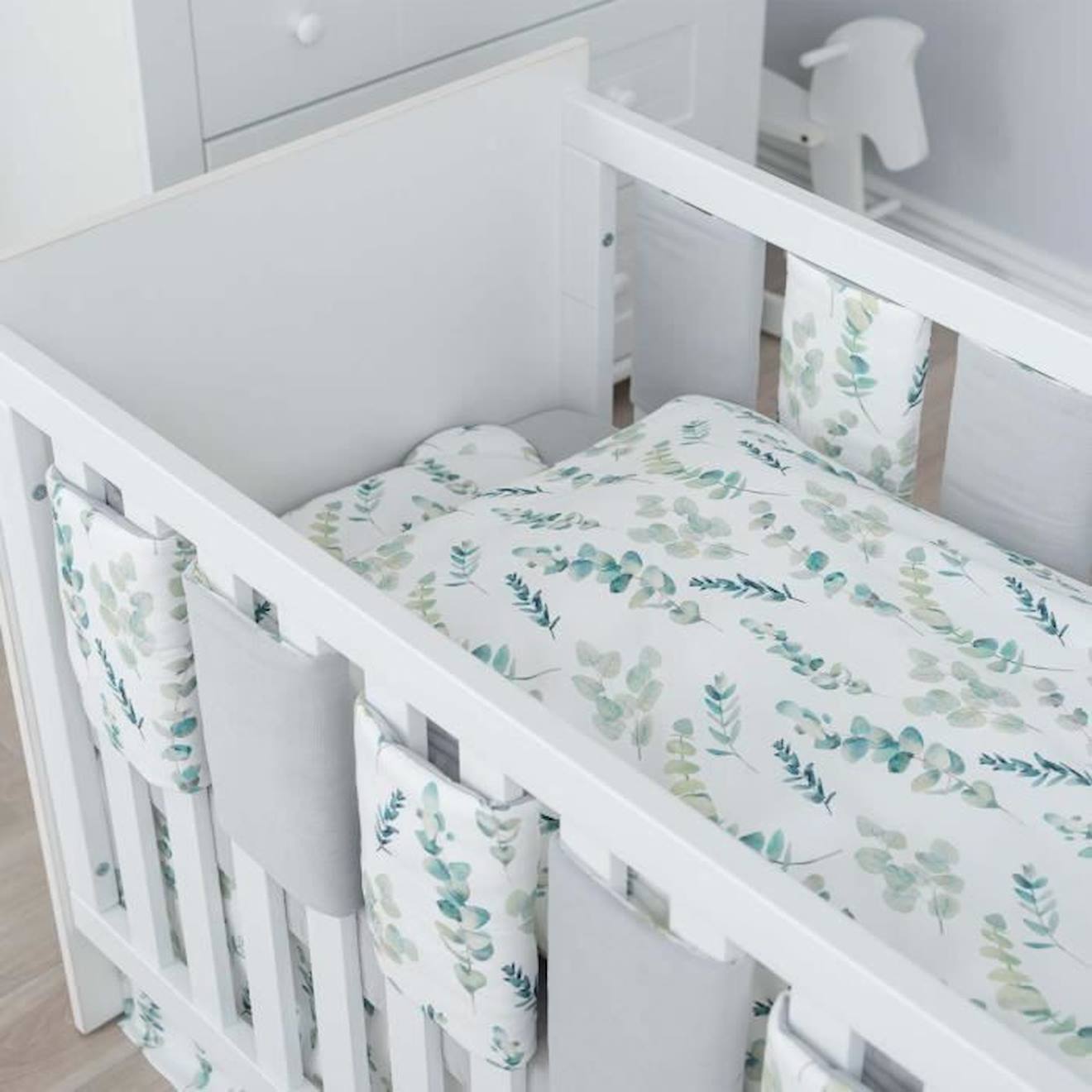 Tour de lit modulable et réversible, Eucalyptus Multicolore Pour lit bébé de 60x120 ou 70x140 cm blanc