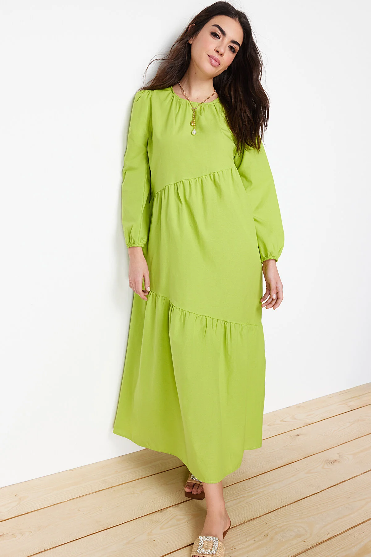 Trendyol Modest  Ölgrünes, detailliertes Baumwoll-Webkleid mit weitem Schnitt und Raffung TCTSS21EL3470