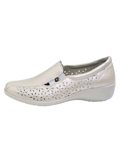Slipper mit sommerlicher Lochung