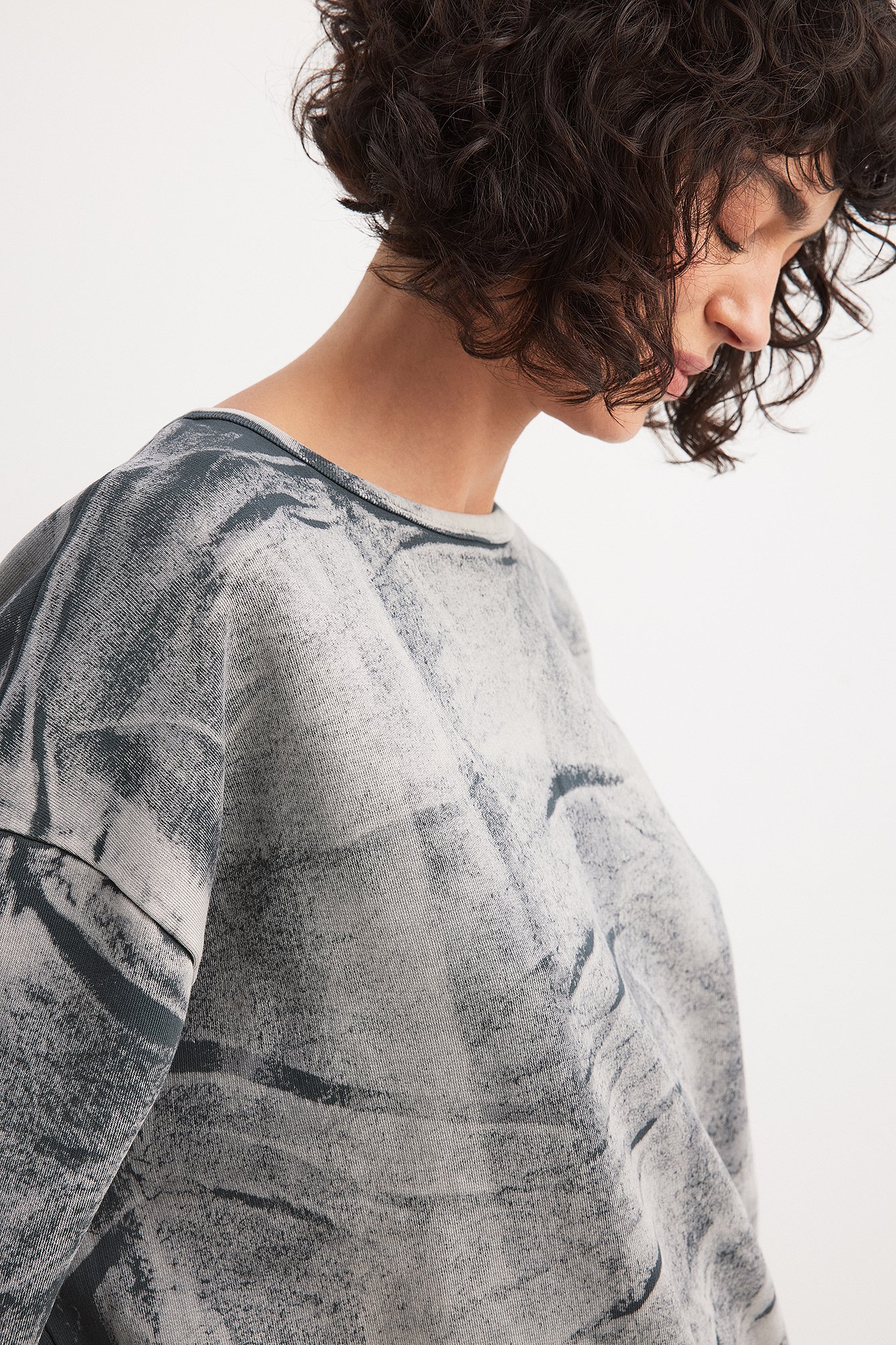 Sweatshirt im Acid-Wash-Look
