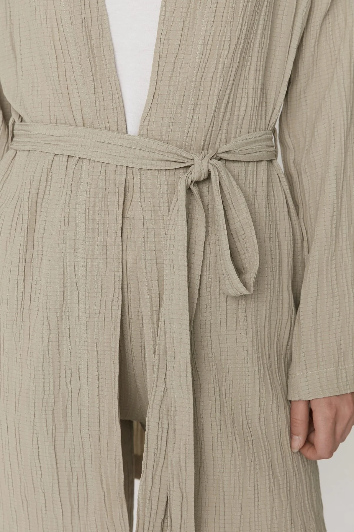 Trendyol Modest  Gewebtes Kimono-Hosen-Set mit Gürtel und Beinschlitz in Stein TCTSS22US00024