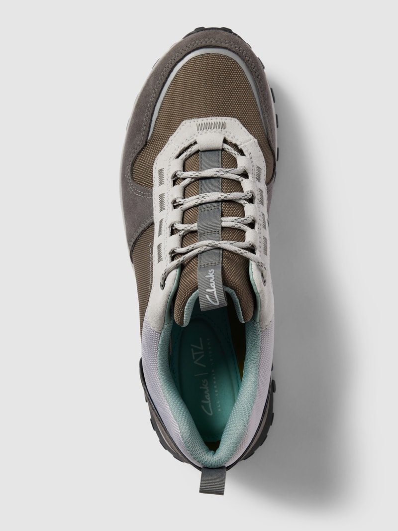 Sneaker mit Label-Details in dunkelgrau