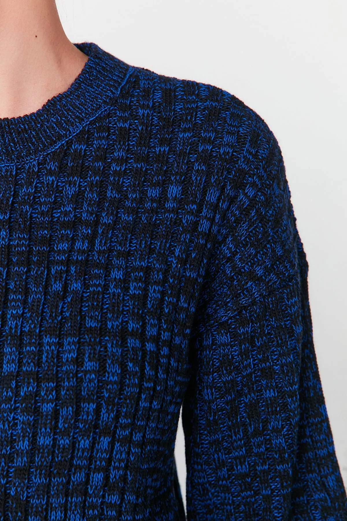 Trendyol Collection  Schwarzes Strickoberteil und -unterteil mit Farbverlauf-Muster TWOAW23AU00191
