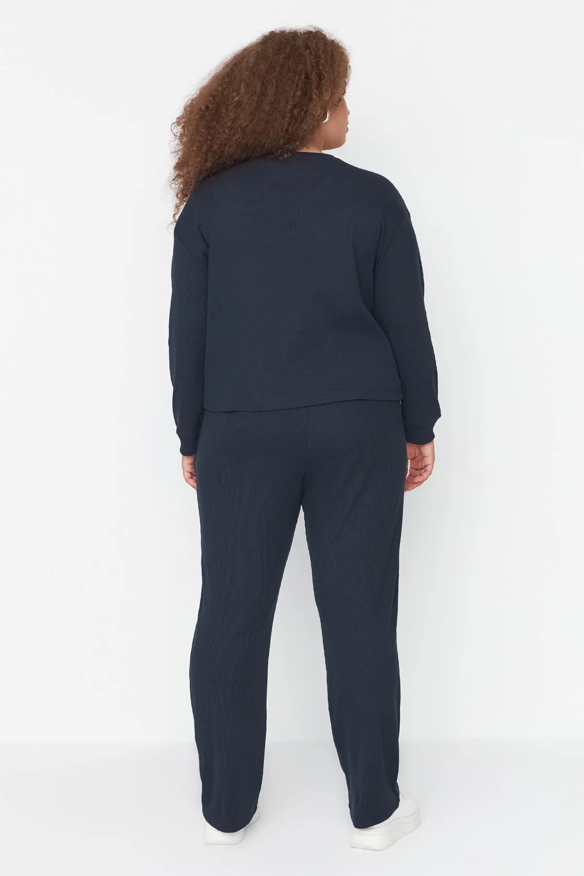 Trendyol Curve  Marineblaues Strick-Pyjama-Set mit Rundhalsausschnitt TBBAW23AI00002