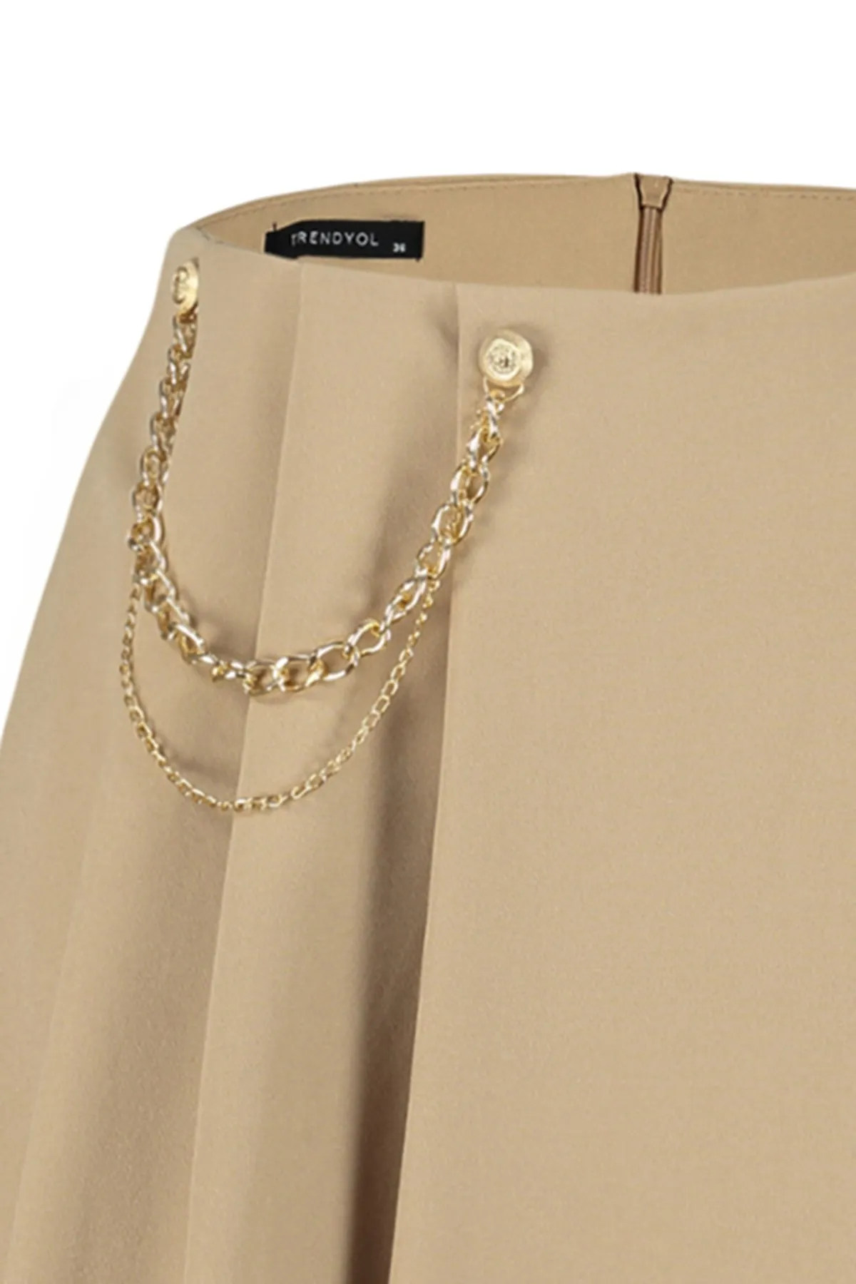 Trendyol Collection  Gewebter Shortsrock mit Nerzkette und Batteriedetail TWOAW23SR00041