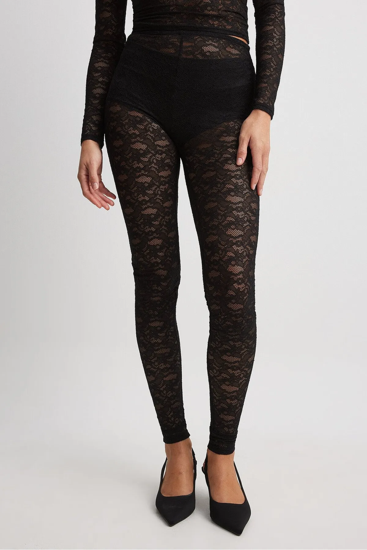 Marta Cygan x NA-KD  Spitzenleggings mit hoher Taille