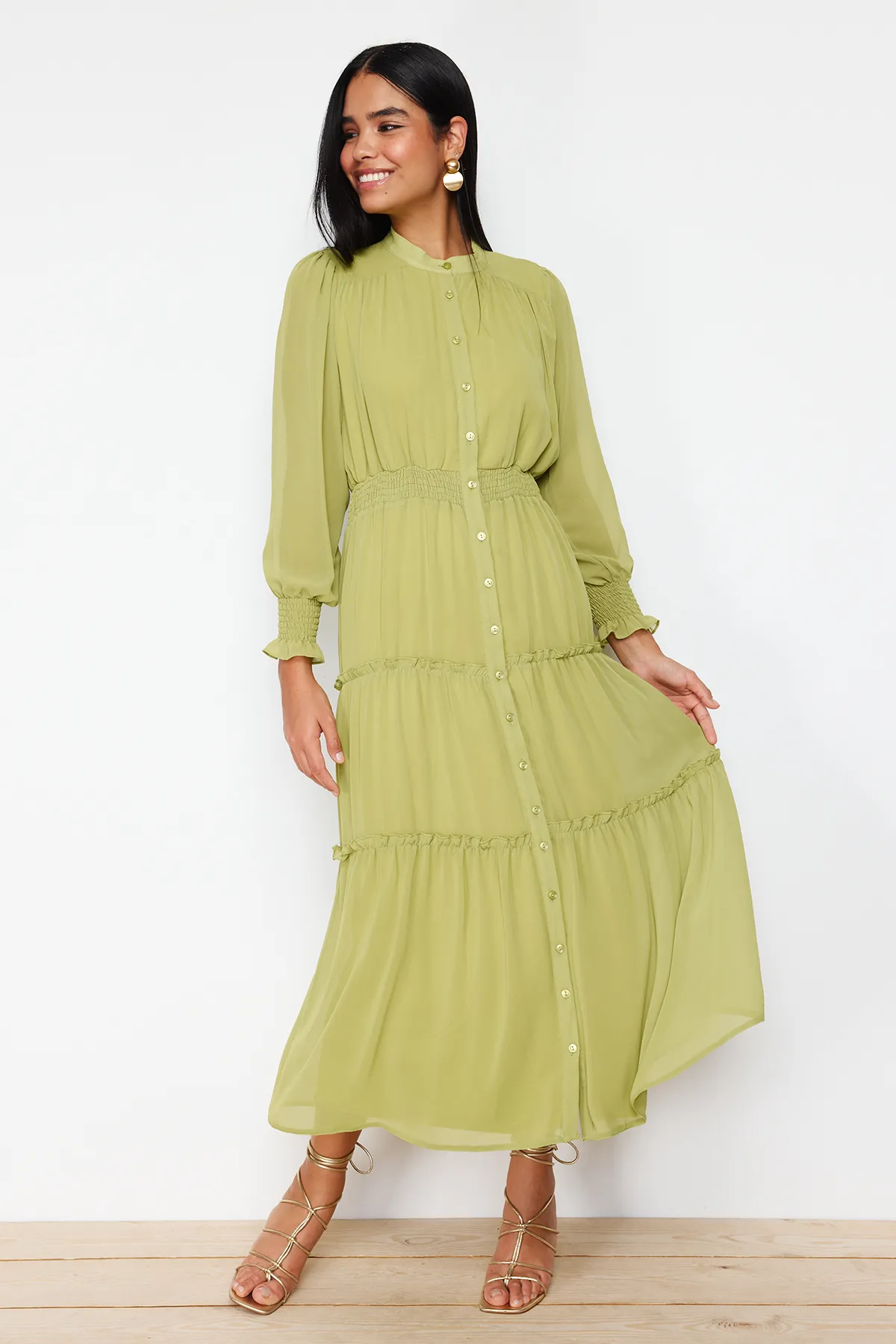 Trendyol Modest  Gefüttertes, gewebtes Chiffon-Hemdkleid mit grünen Ärmeln und Gipe-Detail an der Taille TCTSS24EB00046