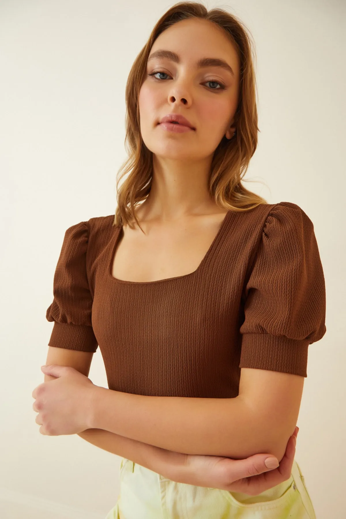 Happiness İstanbul  Braune Strickbluse mit quadratischem Kragen und Ballonärmeln für Damen DD01051