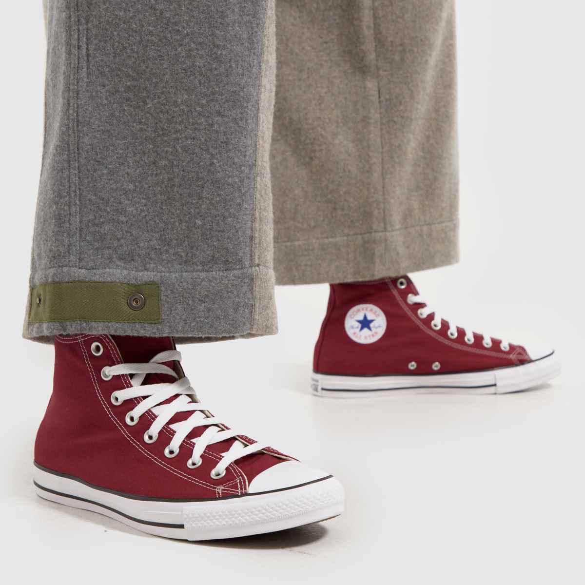 Converse All Star – Vinröda höga sneakers