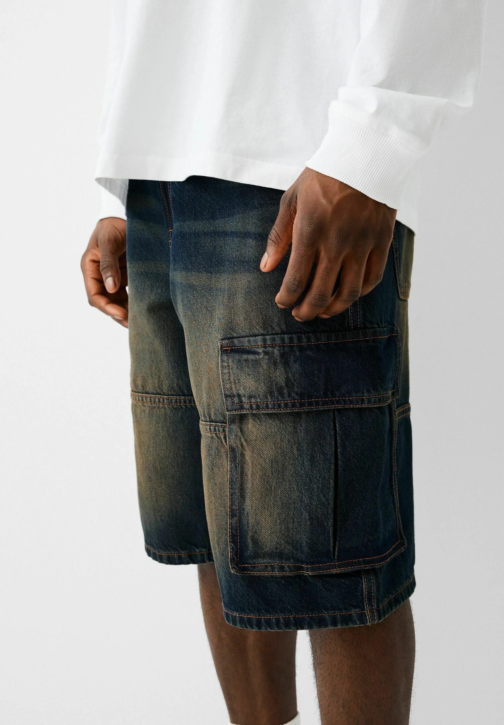 Bershka BAGGY - BERMUDA - Shorts vaqueros