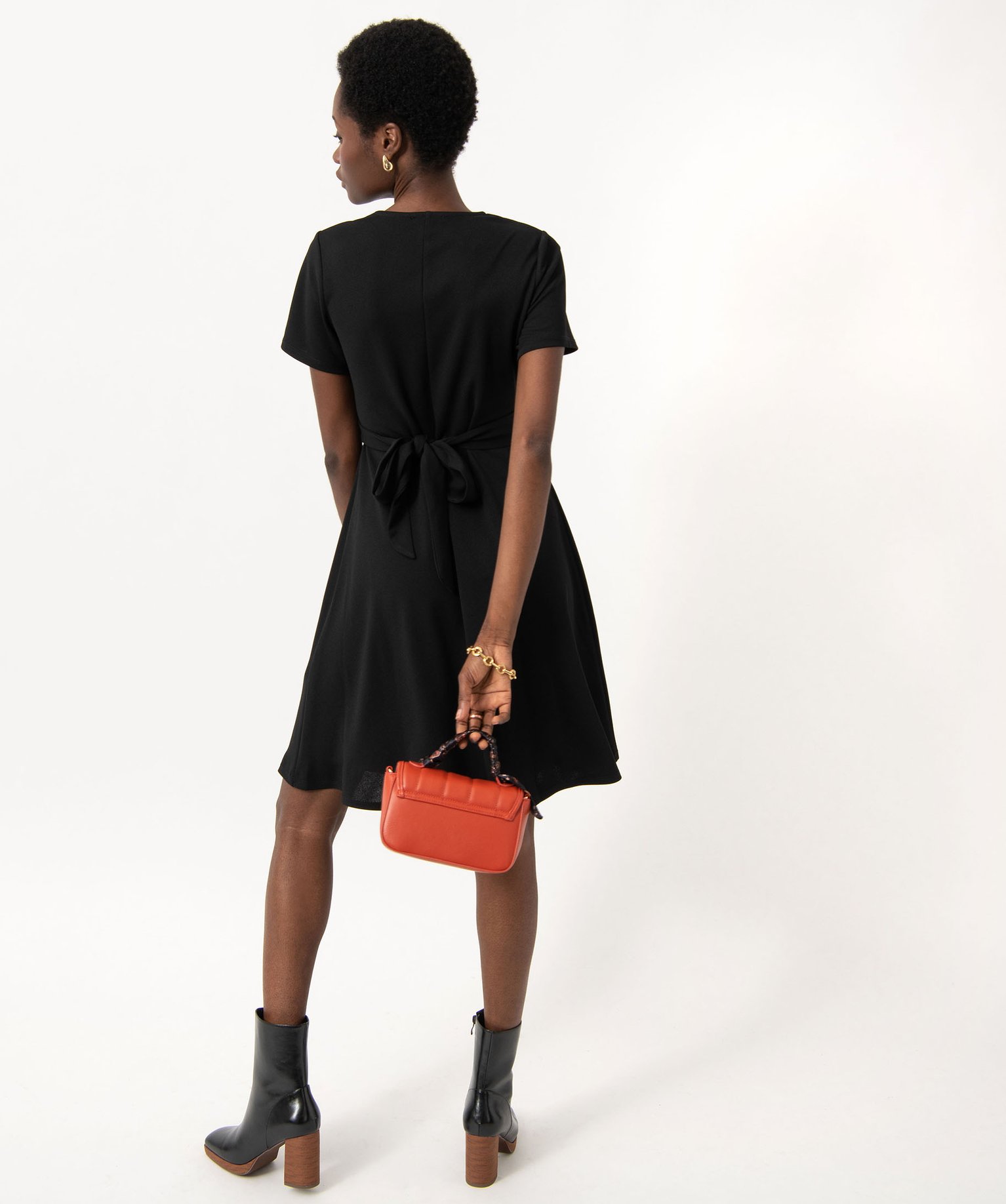 Robe à manches courtes avec décolleté drapé femme noir | GEMO