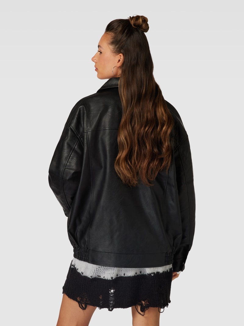 Jacke in Leder-Optik in schwarz