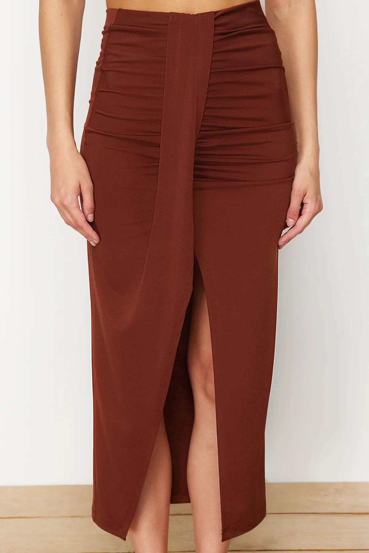Trendyol Collection  Brauner gewebter Maxirock TBESS23ET00021