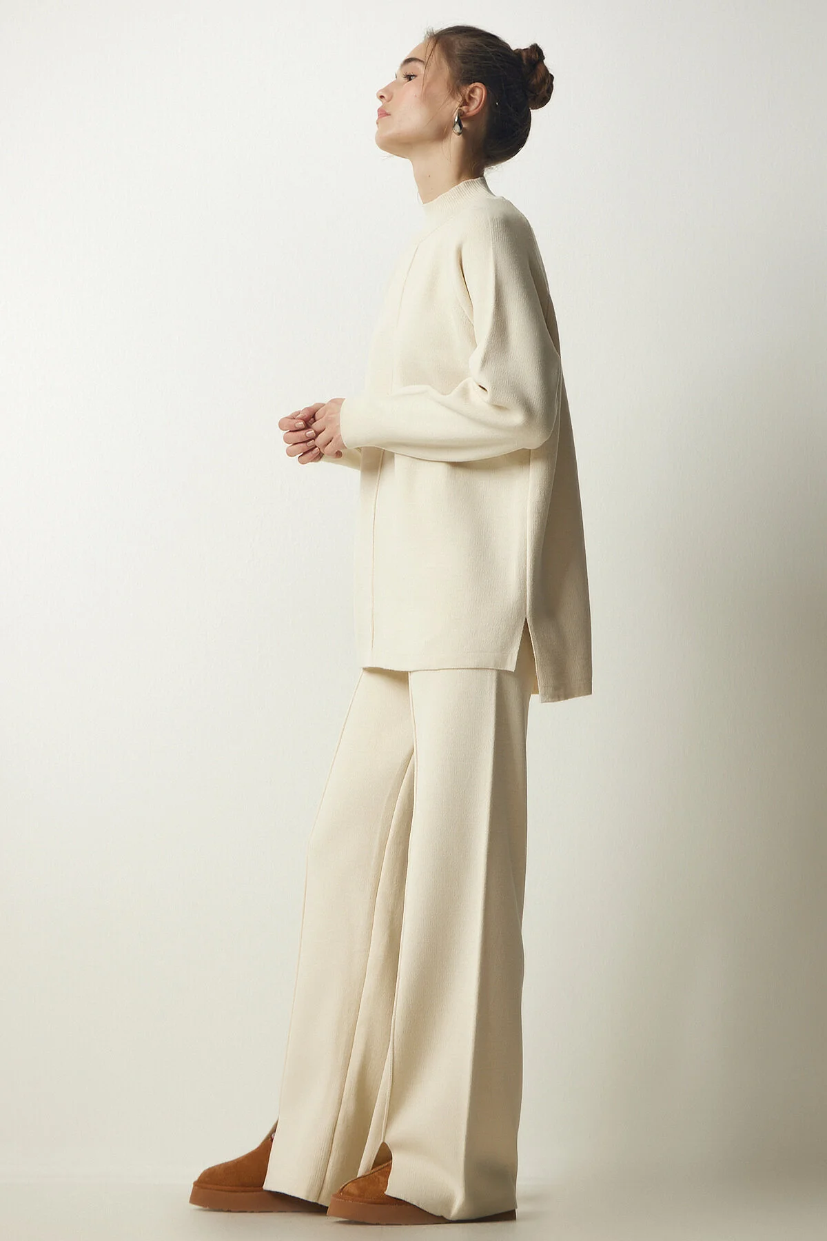 Happiness İstanbul  Stilvolles Strick-Sweatshirt-Hosen-Set für Damen in Creme MU00012