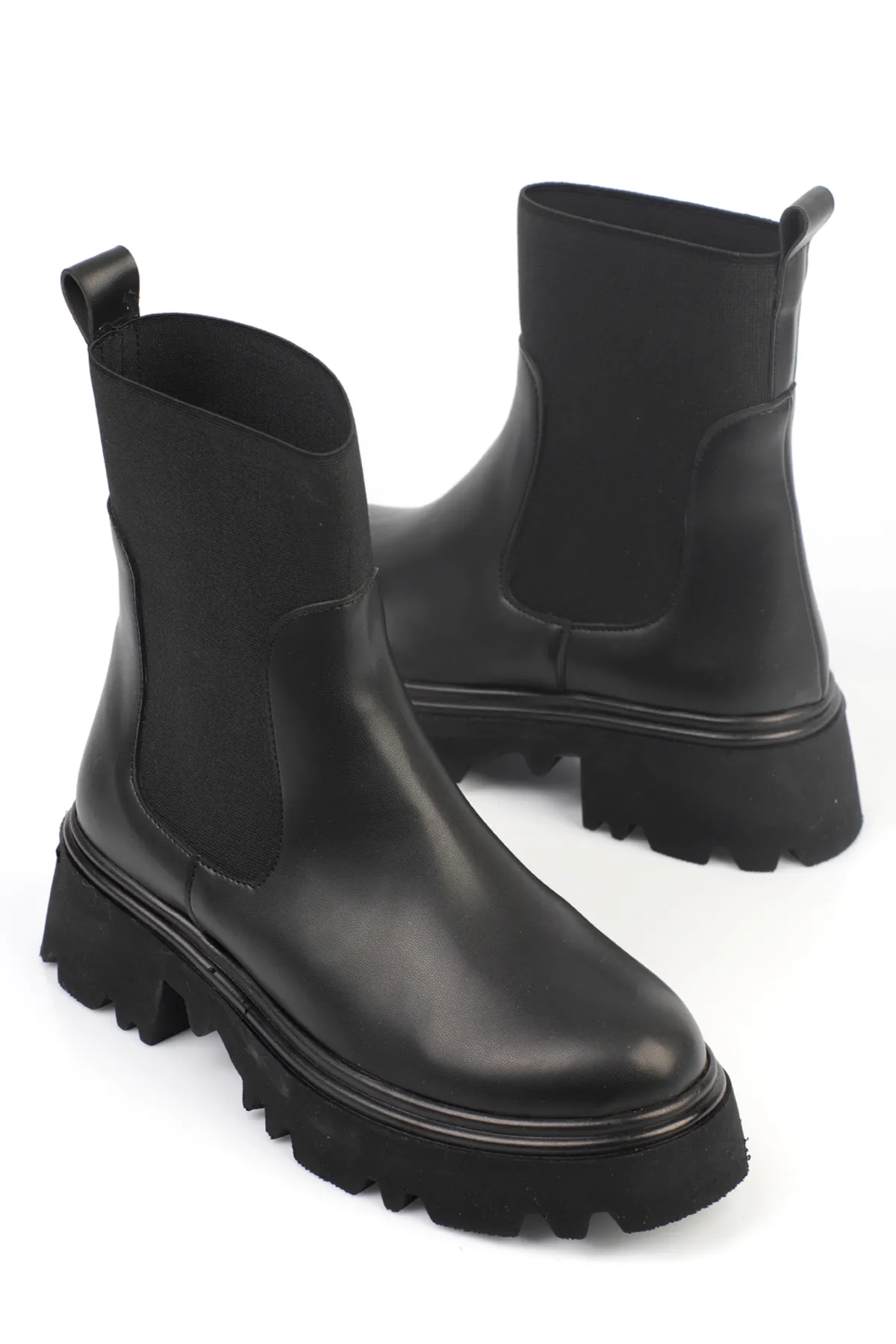 Capone Outfitters  Damenstiefel mit runder Zehenpartie und elastischer Trak-Sohle