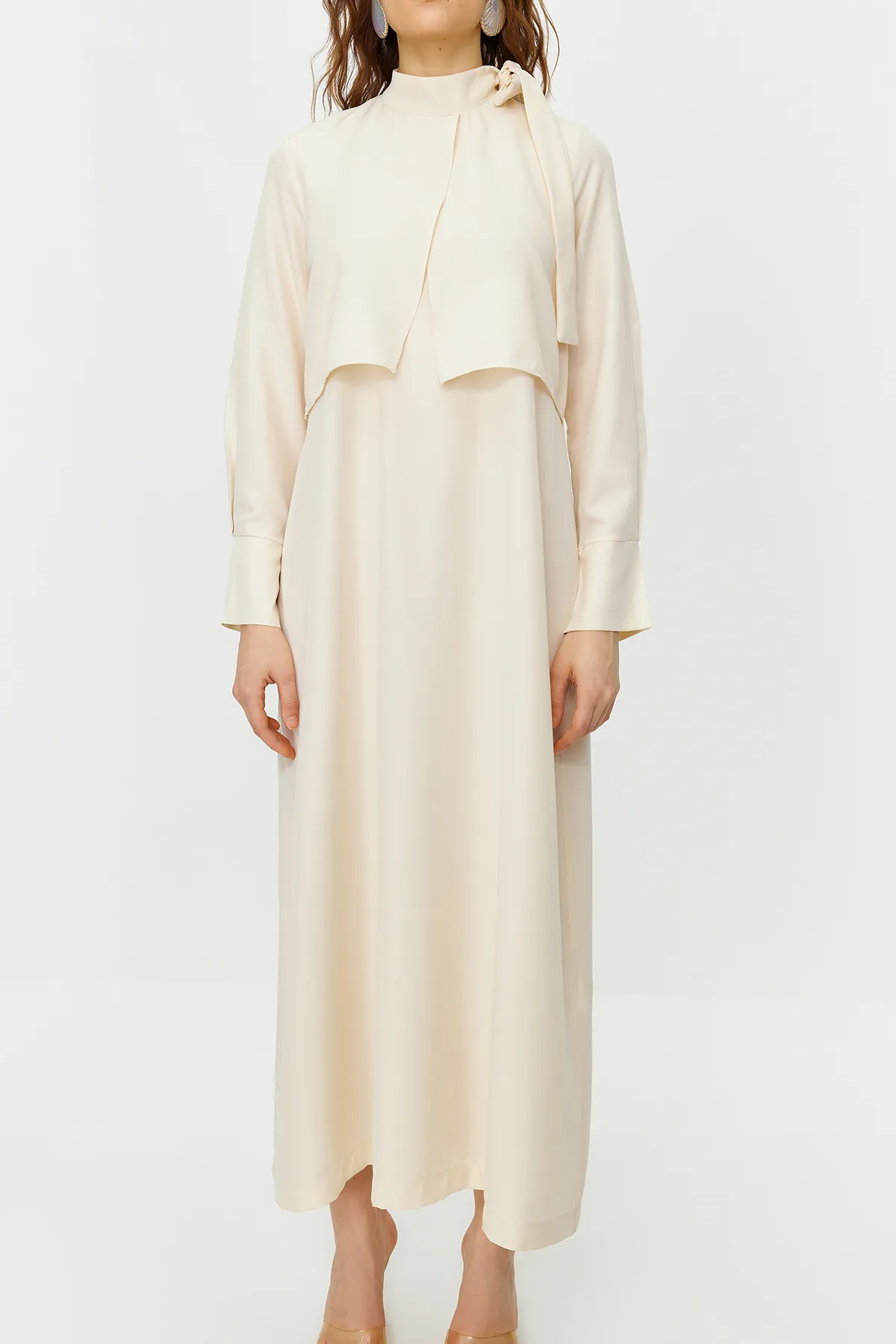Trendyol Modest  Gewebtes Kleid mit Steinkragen und Bindedetail TCTSS23EB00283