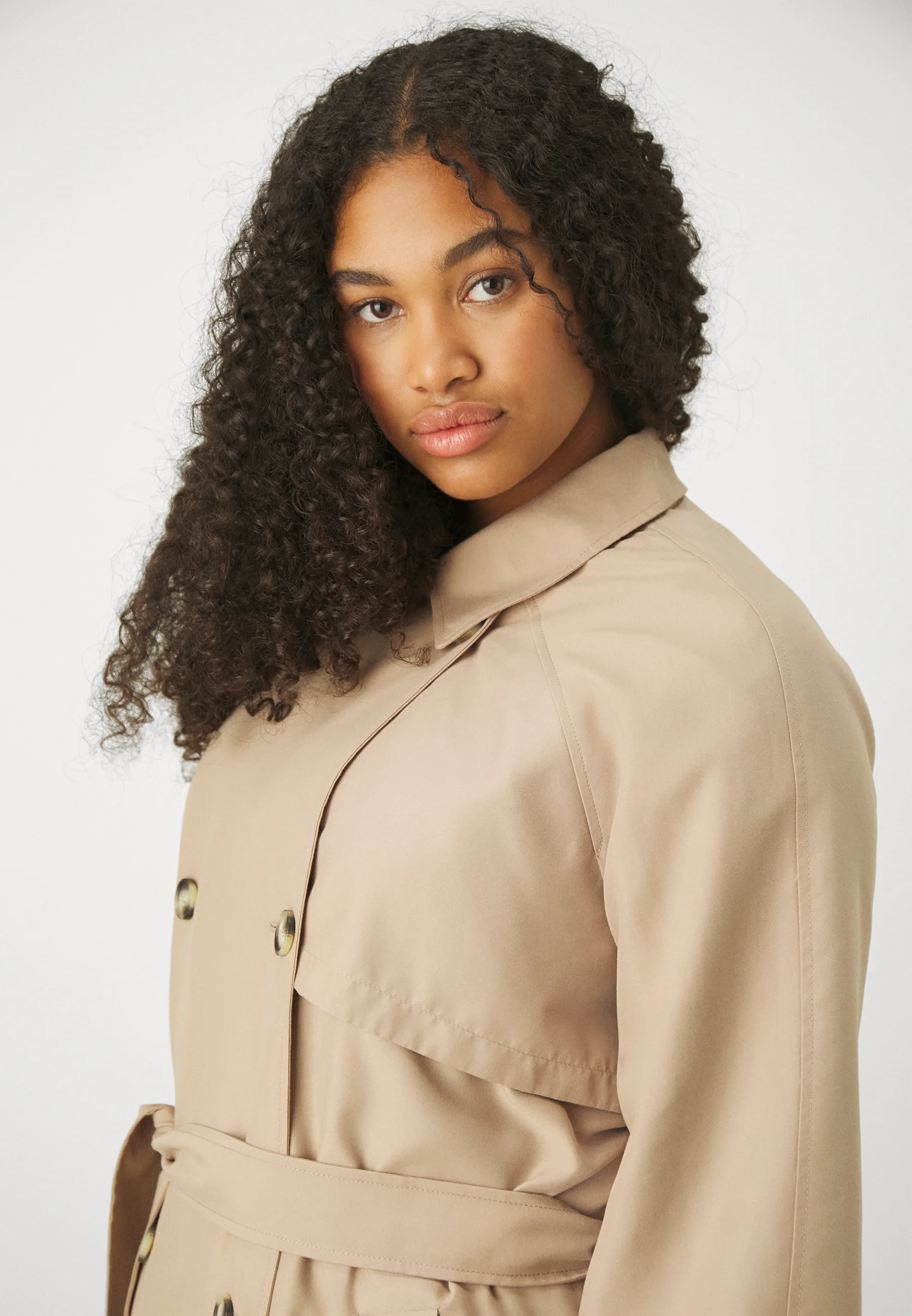 Vero Moda Curve VMCDOREEN LONG - Gabardina
