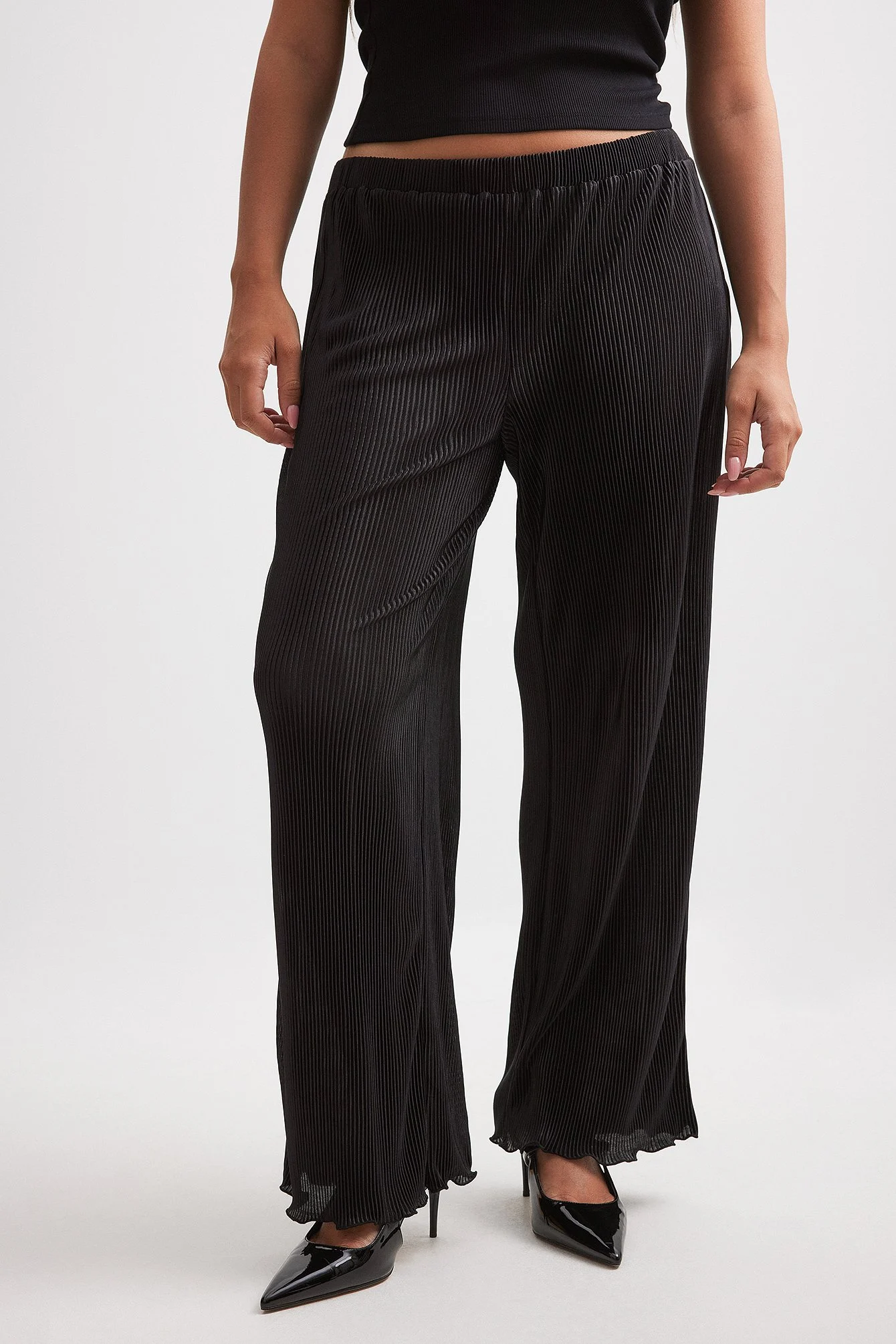 Plissierte Hose mit niedriger Taille