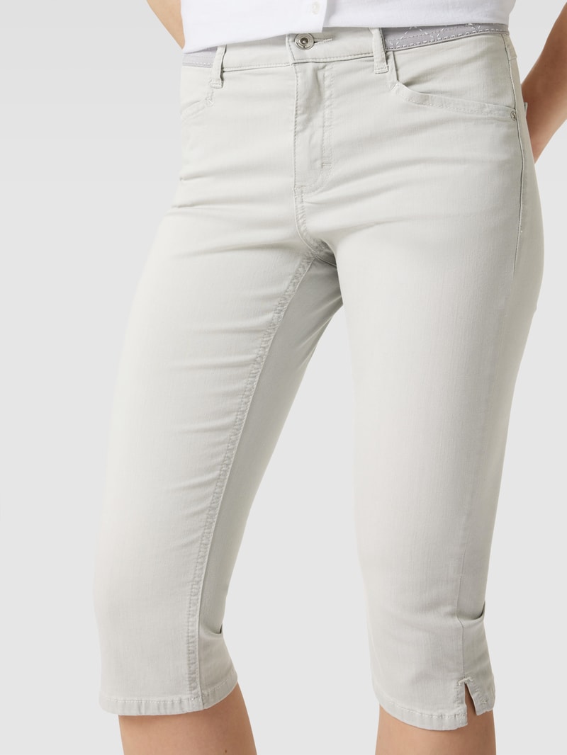 Caprijeans mit Eingrifftaschen in hellgrau