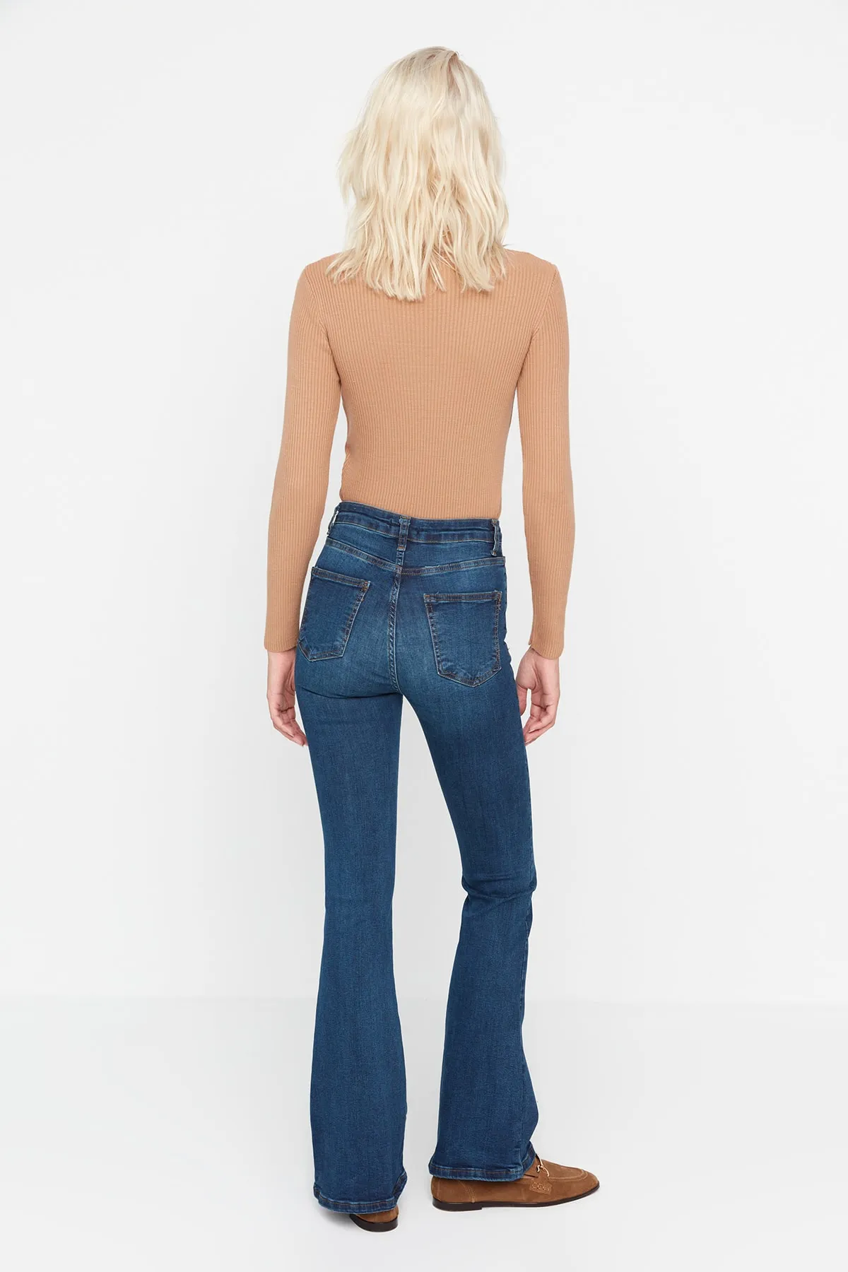 Trendyol Collection  Marineblaue Schlagjeans mit hoher Taille TWOSS22JE0460