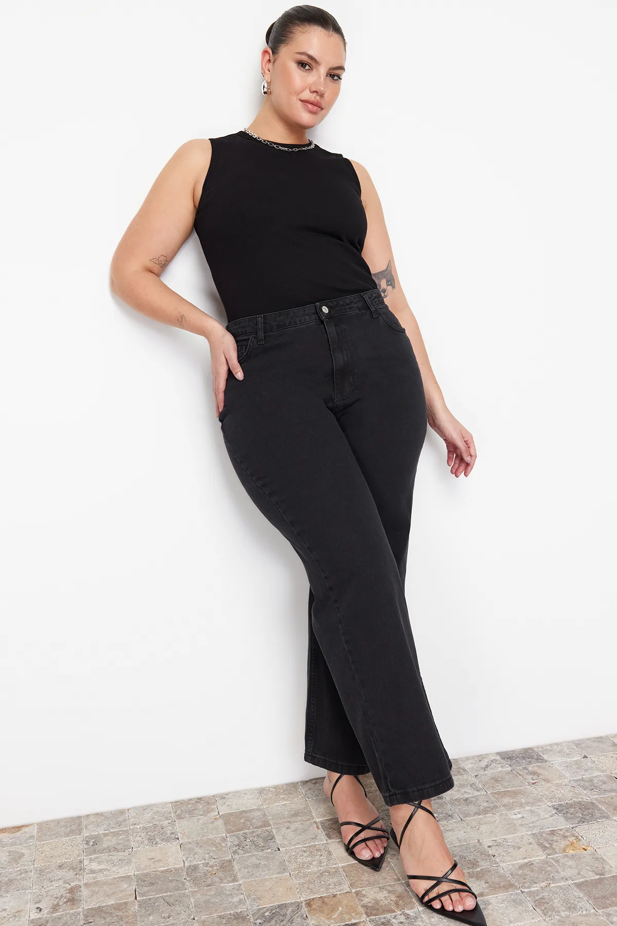 Trendyol Curve  Anthrazitfarbene, weit geschnittene Jeans mit hoher Taille TBSSS22JE0211