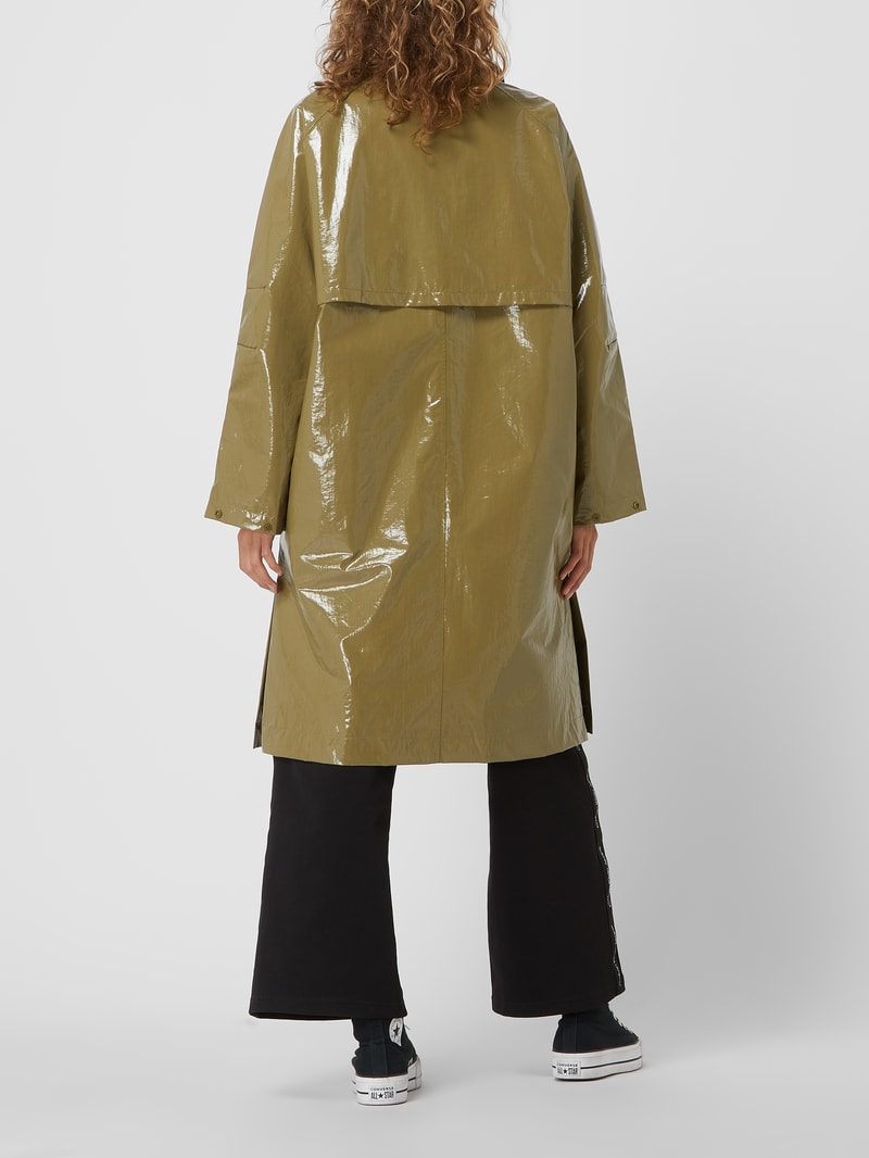 Trenchcoat in Lack-Optik  in olivgrün