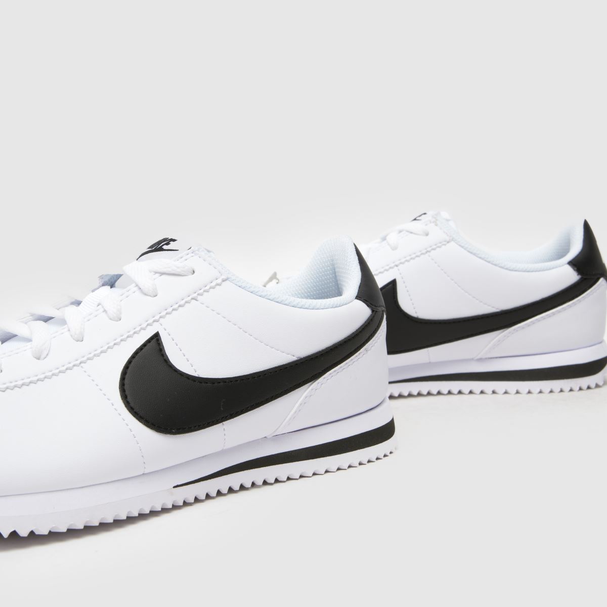 Nike vita och svarta Cortez ungdomsskor