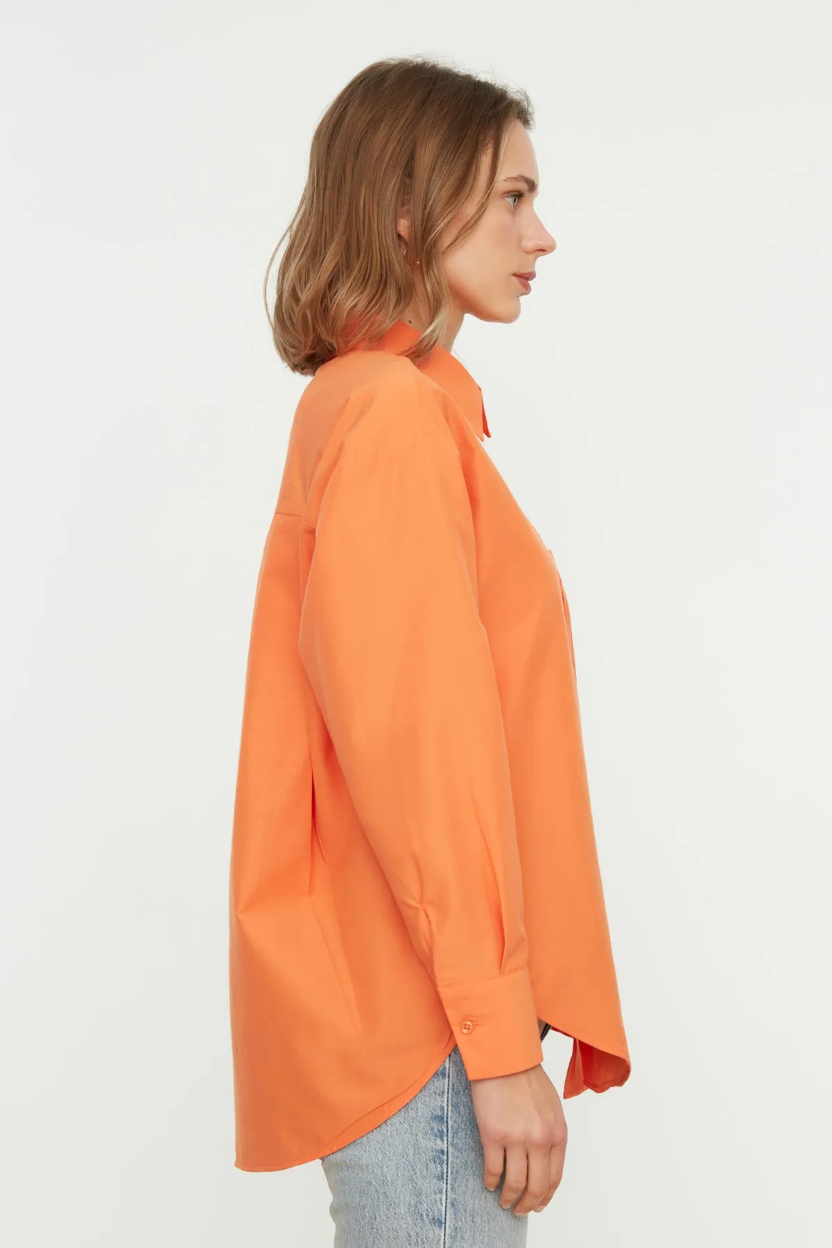 Trendyol Collection  Orangefarbenes Boyfriend-Hemd aus Baumwollgewebe mit weiter Passform und einer Tasche TWOAW20GO0115