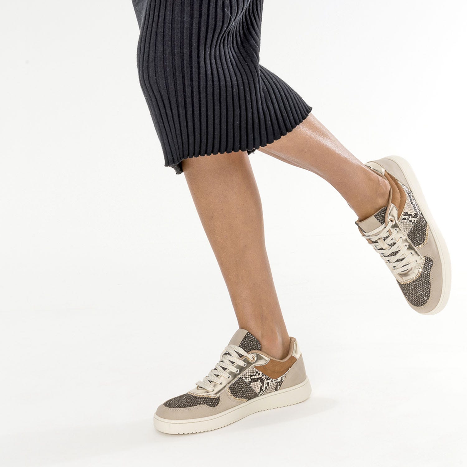 Tennis TEXTO beige, camel, or et effet python