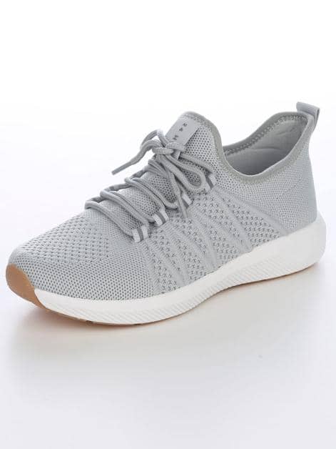 Sneaker mit einer 3 Komponenten Zwischensohle