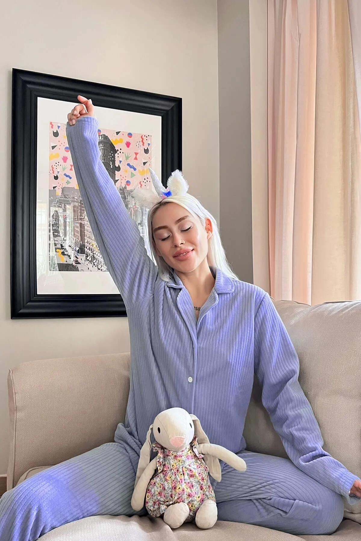 Pijamaevi  Blaues, schlichtes Pyjama-Set aus Plüsch-Fleece mit Knöpfen vorne