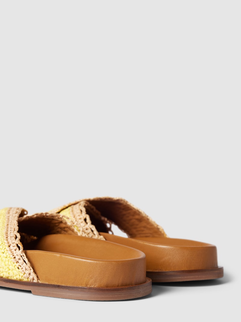 Sandalen mit Riemen in Flecht-Optik in gelb