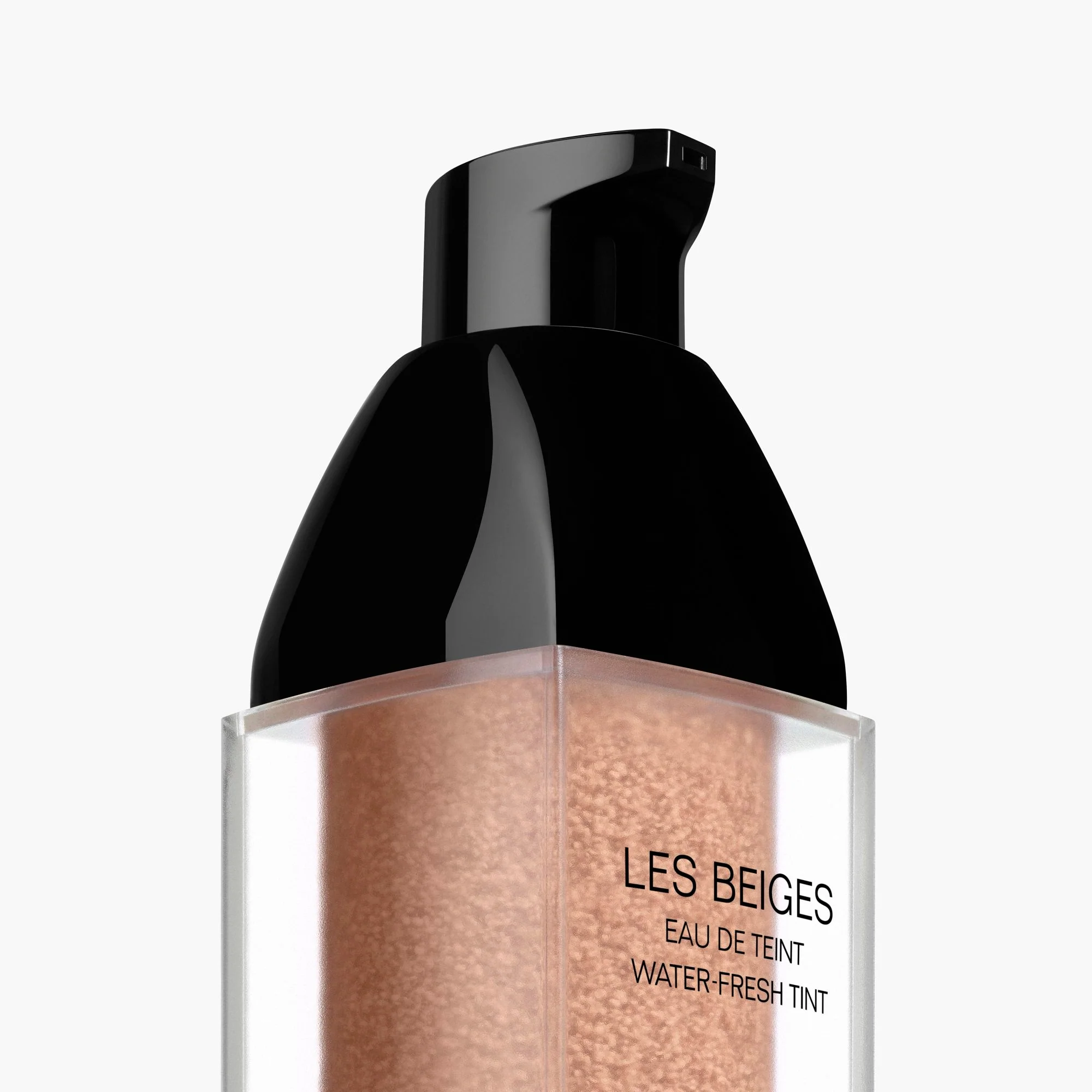 LES BEIGES EAU DE TEINT - OJOS FRESCOS CON MICROESFERAS DE PIGMENTO. EFECTO PIEL DESNUDA. RESULTADO RADIANTE Y NATURAL.