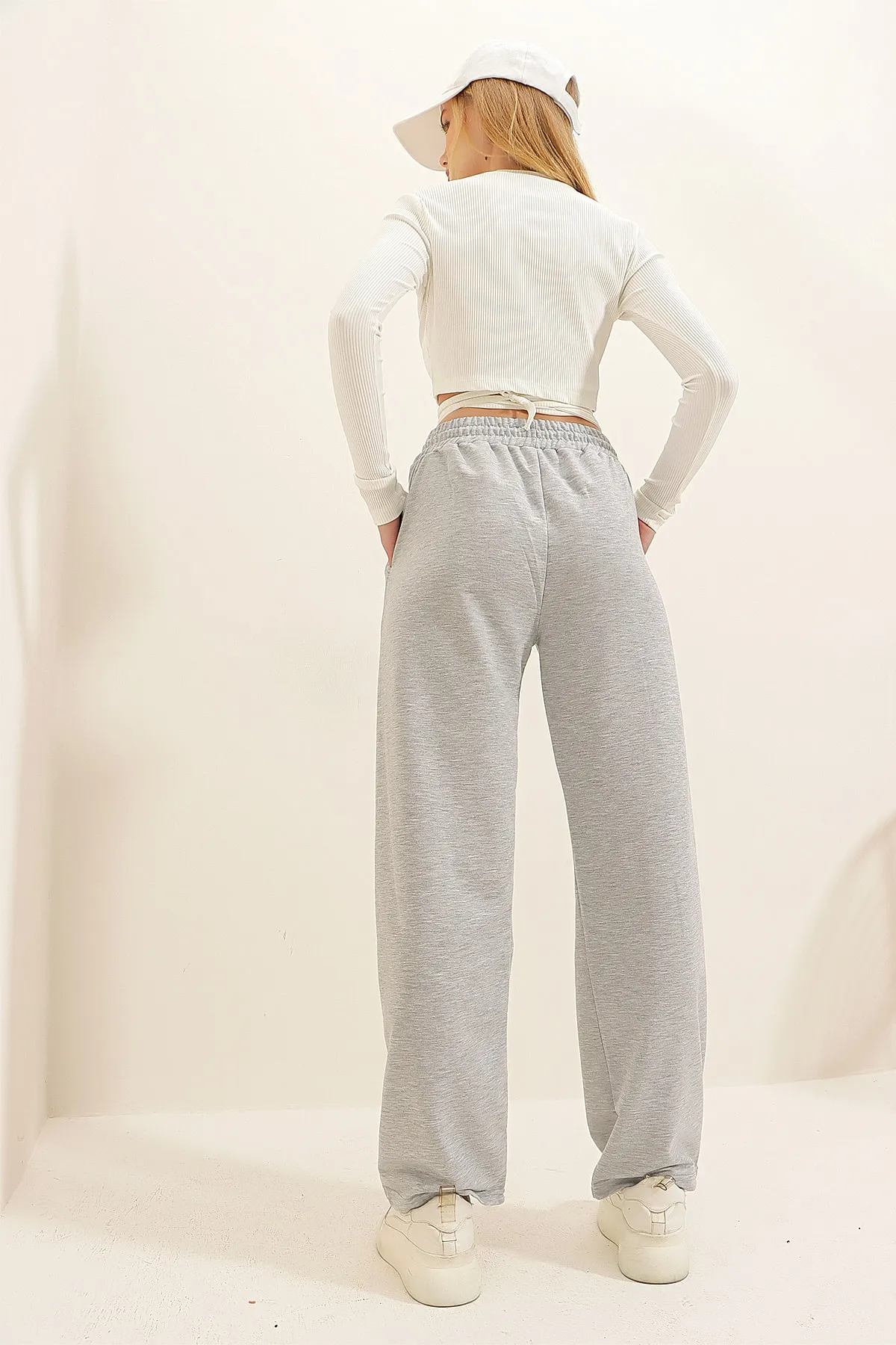 Trend Alaçatı Stili  Jogginghose - Grau - Relaxed